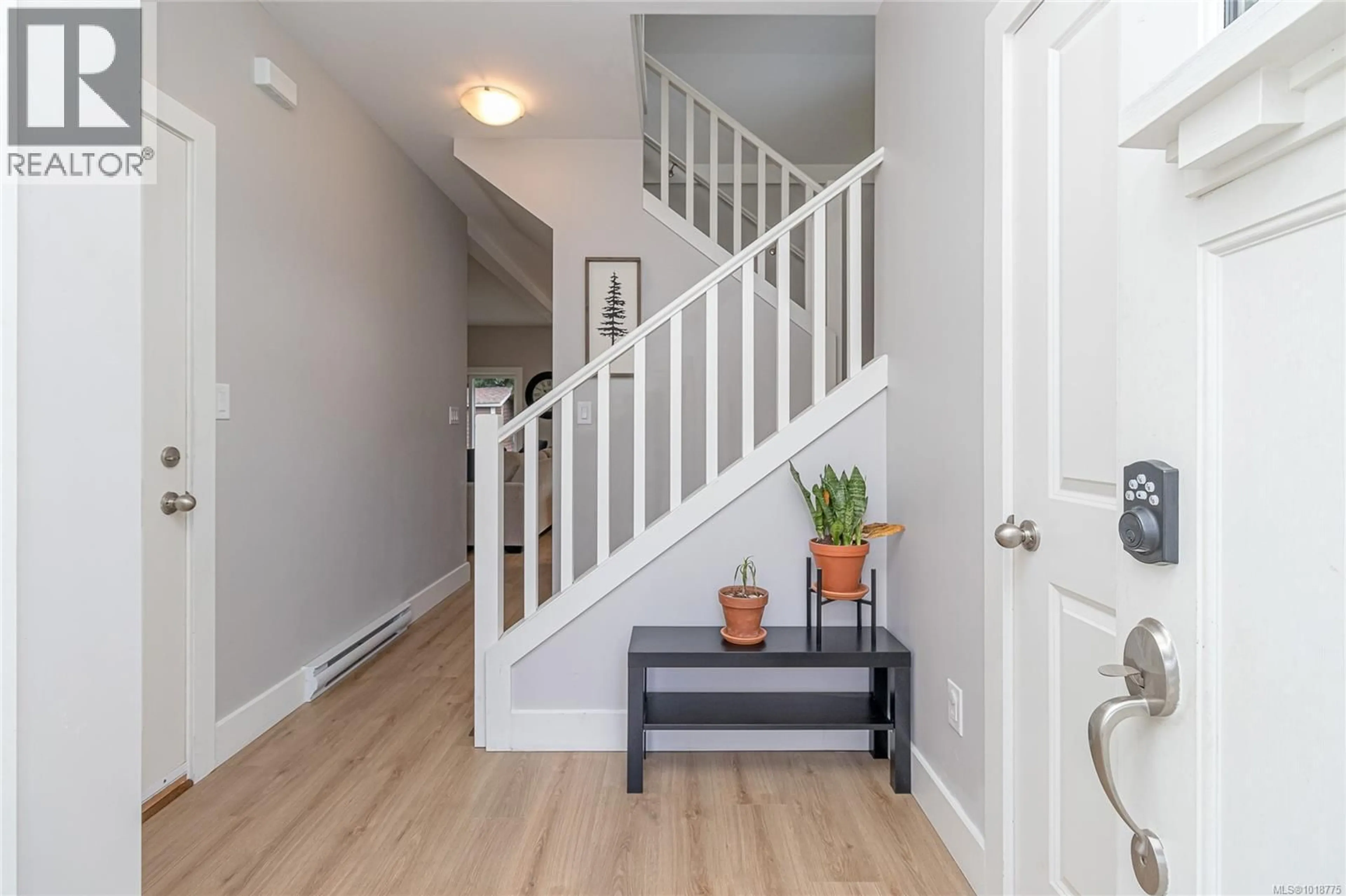 Indoor entryway for 1043 SKYLAR CIRCLE, Shawnigan Lake British Columbia V0R2W3