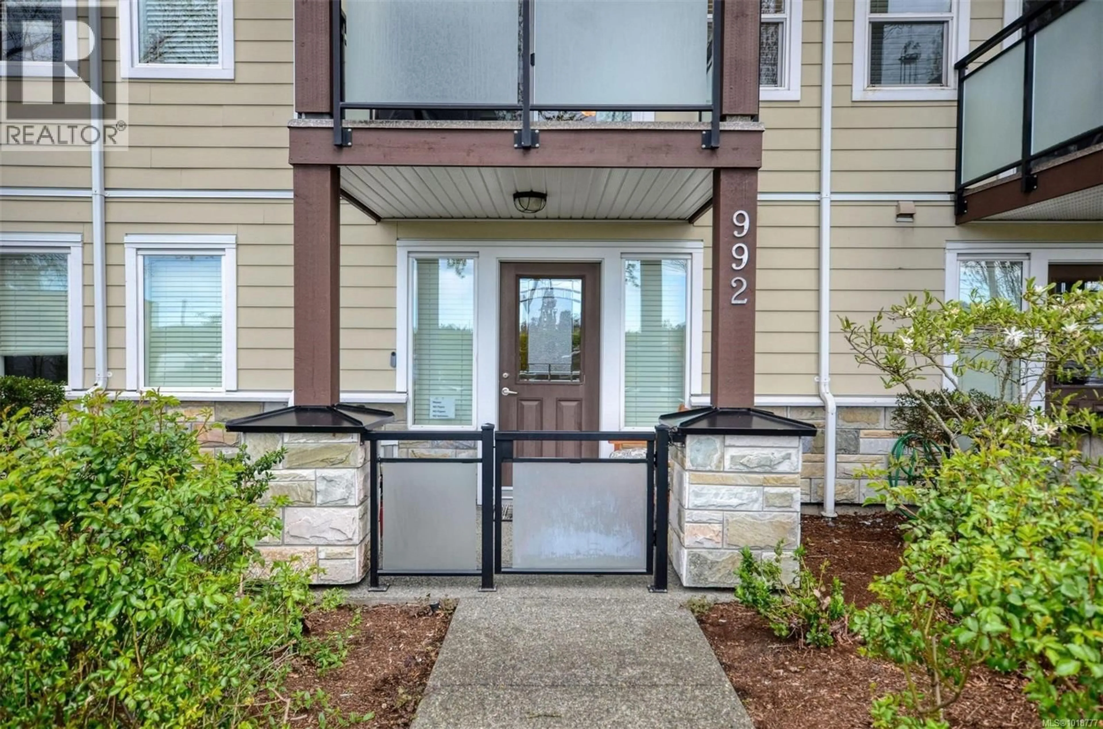 Indoor entryway for 992 DUNFORD AVENUE, Langford British Columbia V9B2S3