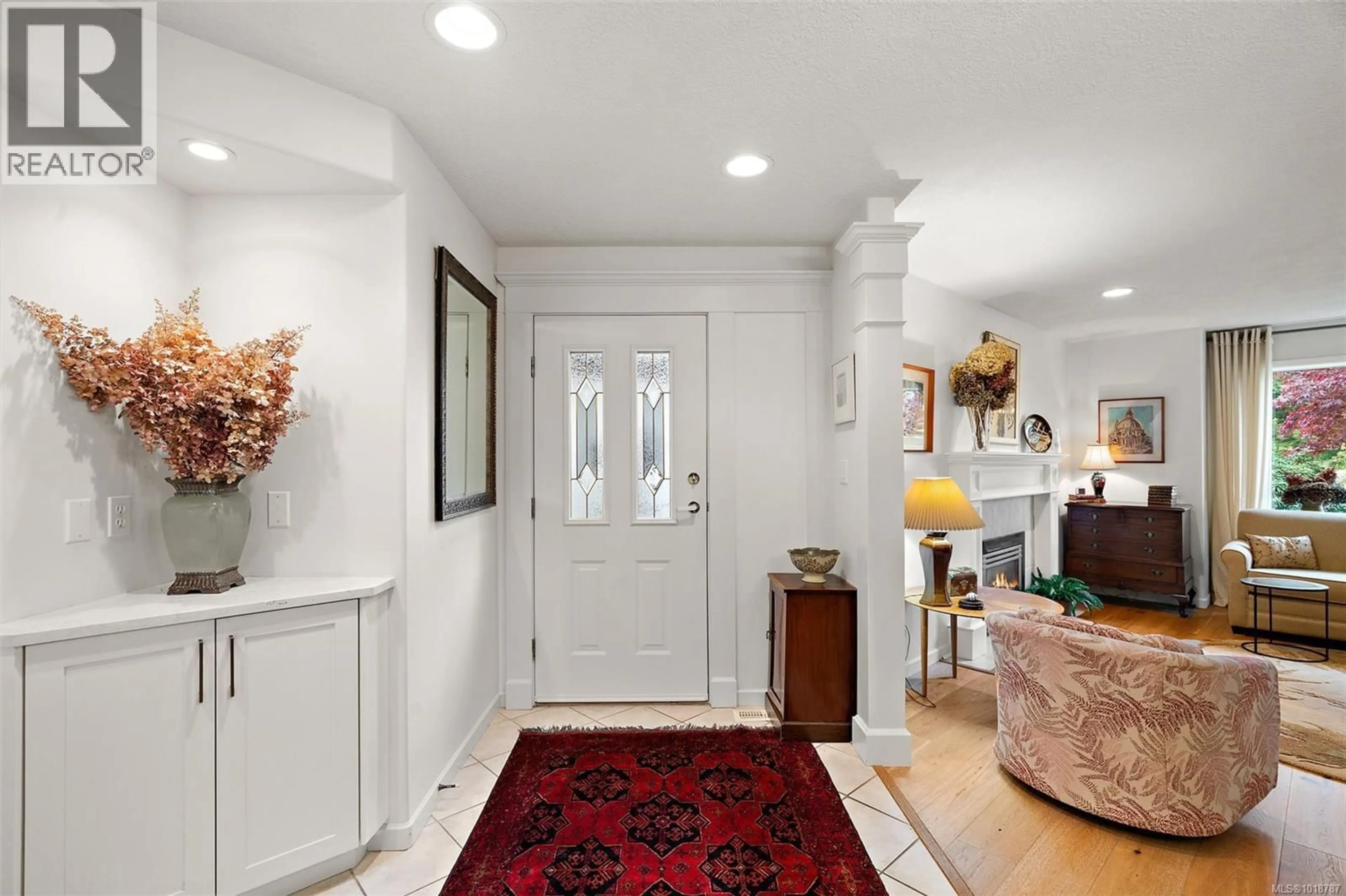 Indoor entryway for 10217 ROBINIA PLACE, Sidney British Columbia V8L4M3