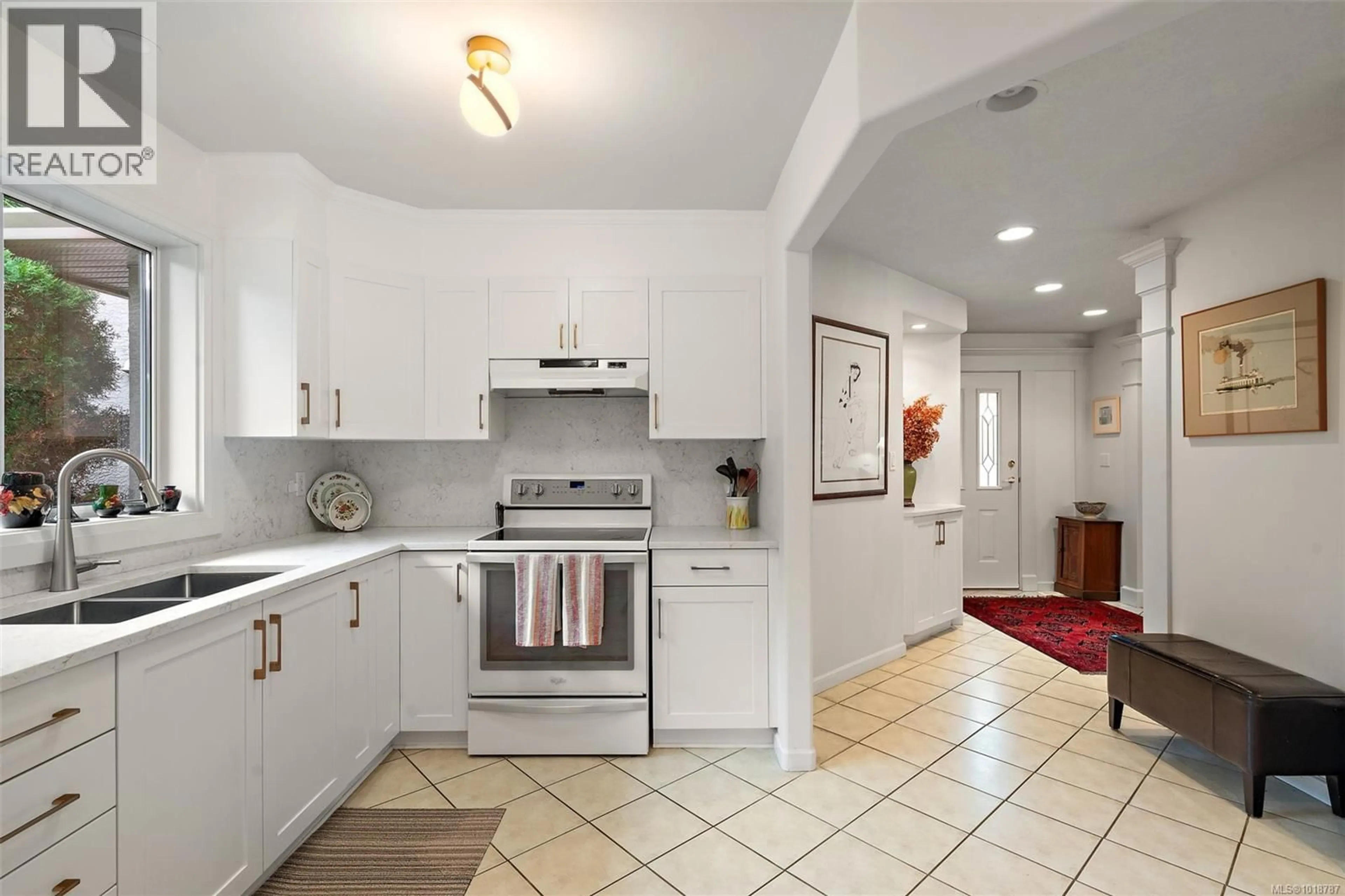 Standard kitchen, ceramic/tile floor for 10217 ROBINIA PLACE, Sidney British Columbia V8L4M3