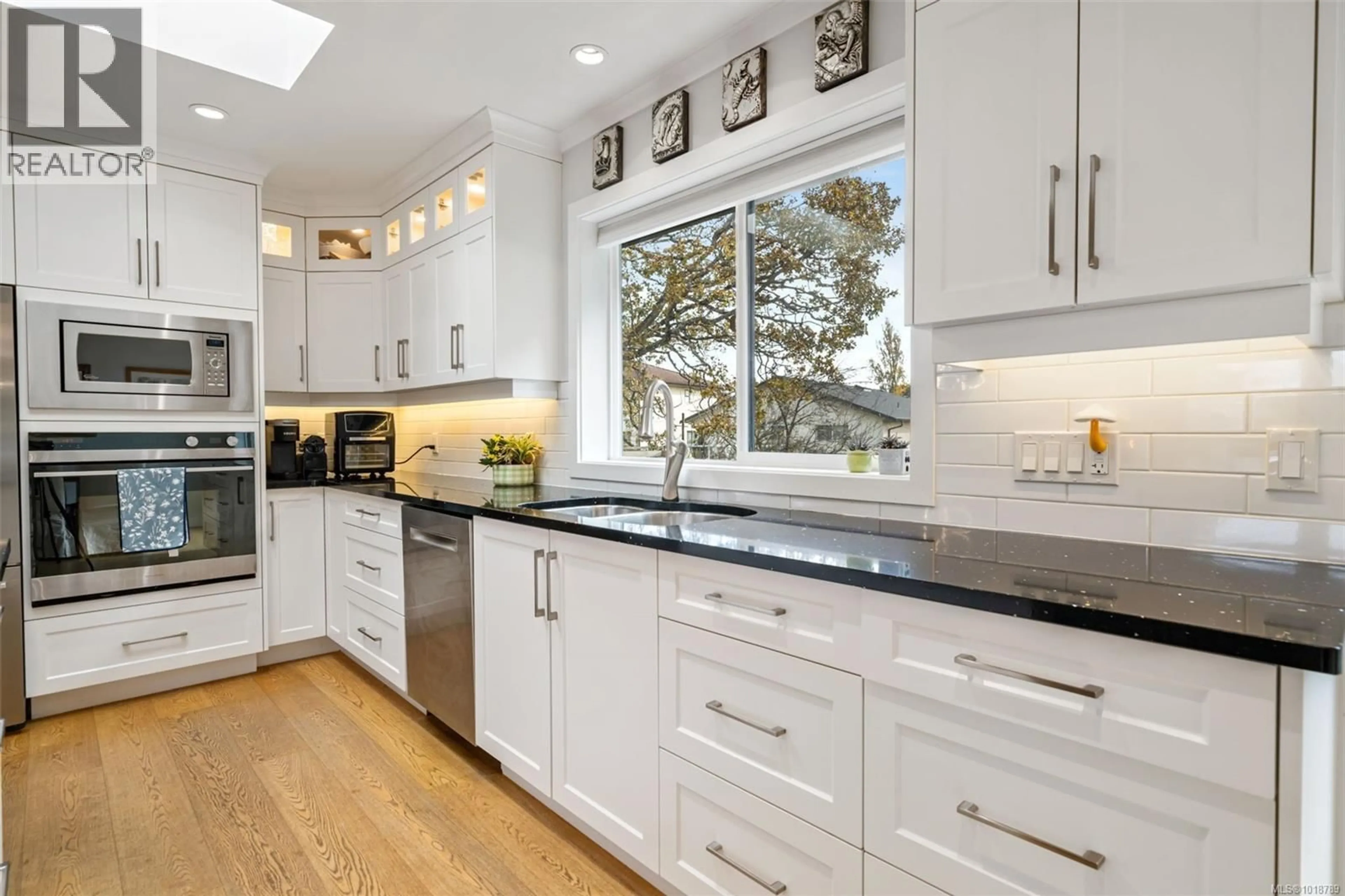 Contemporary kitchen, ceramic/tile floor for 567 FERMOY PLACE, Saanich British Columbia V8Z6N2