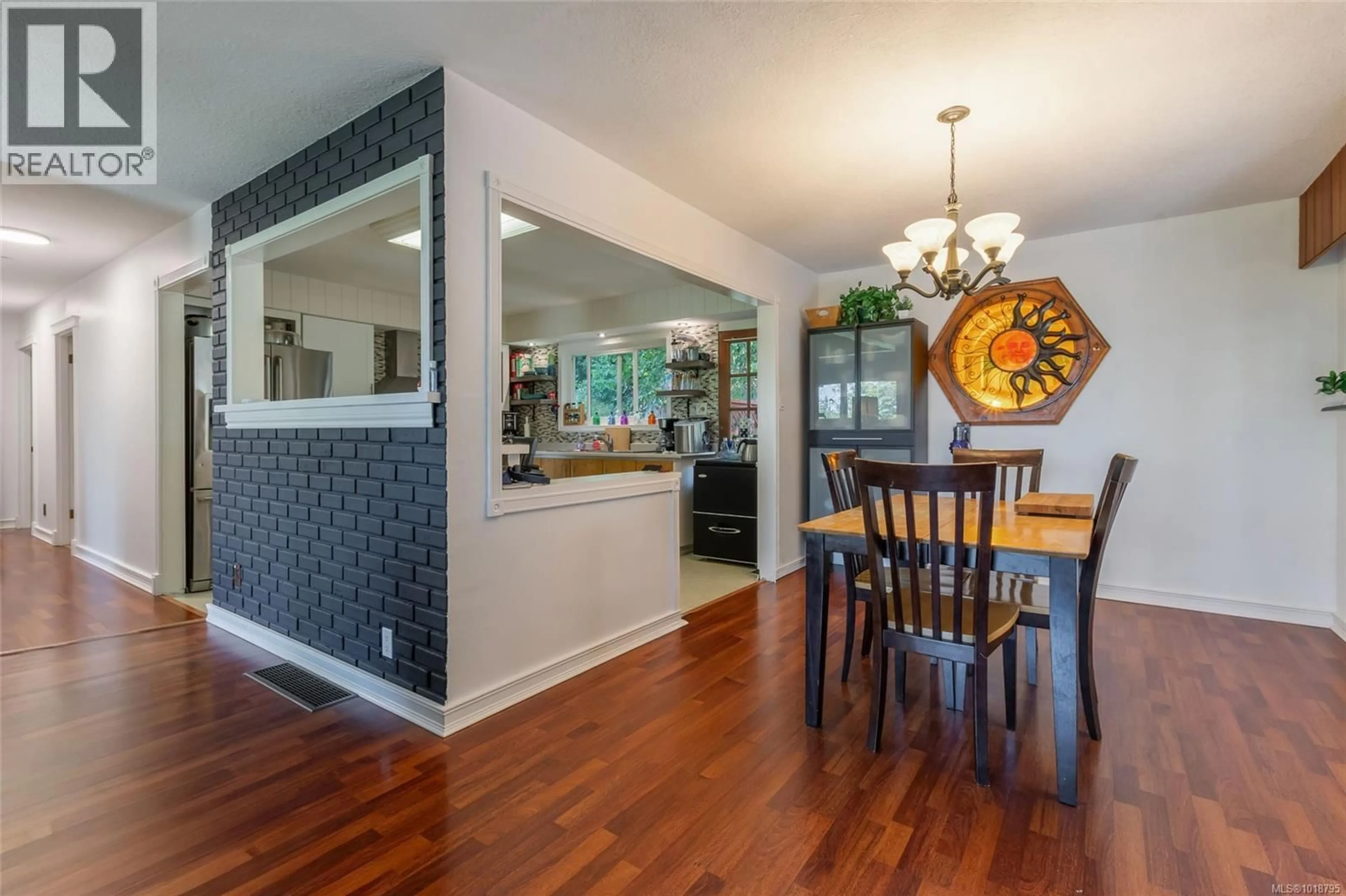 Dining room, wood/laminate floor for 43 ROBERTA ROAD EAST, Nanaimo British Columbia V9X1A9