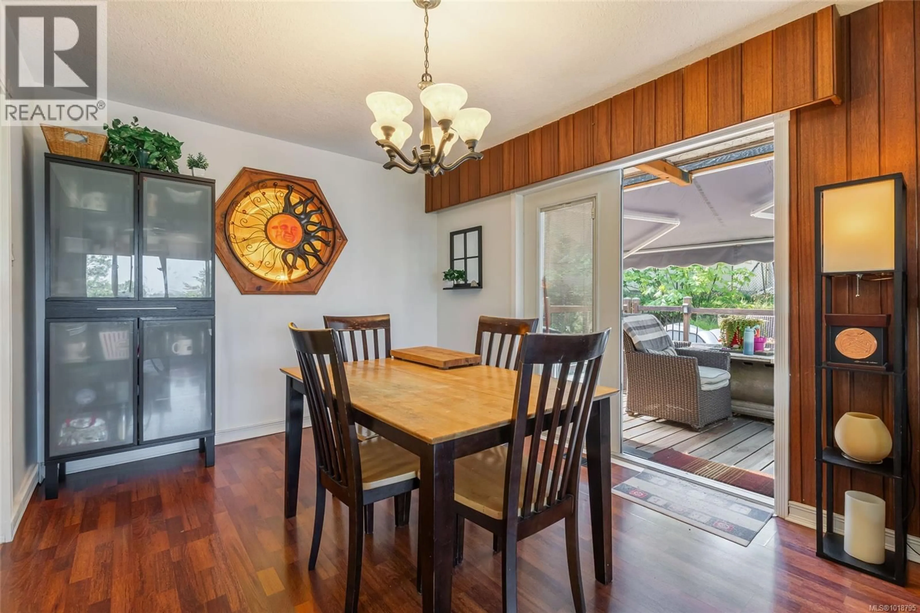 Dining room, wood/laminate floor for 43 ROBERTA ROAD EAST, Nanaimo British Columbia V9X1A9
