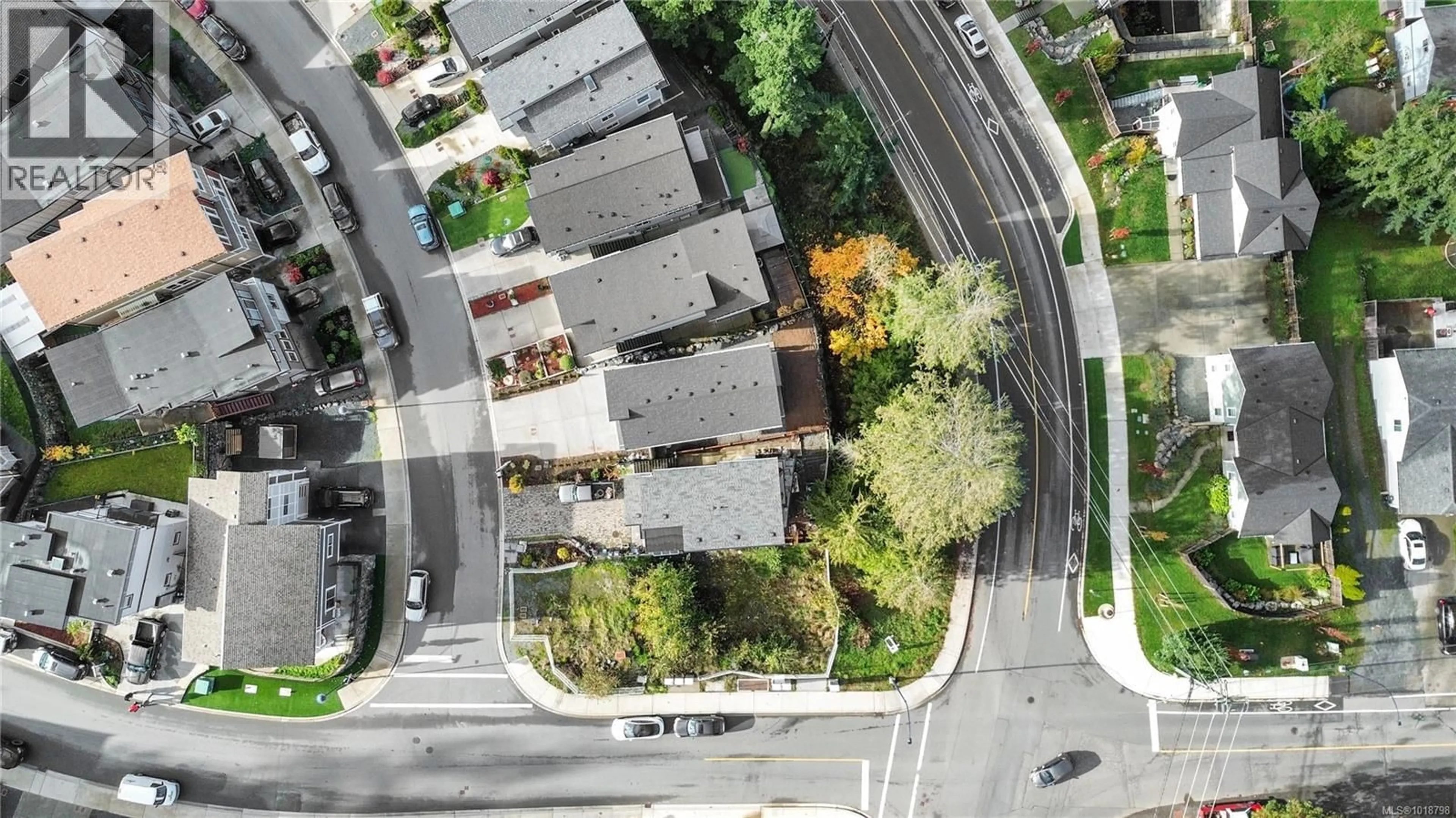 A pic from outside/outdoor area/front of a property/back of a property/a pic from drone, street for 910 PEACE KEEPING CRESCENT, Langford British Columbia V9C0N6