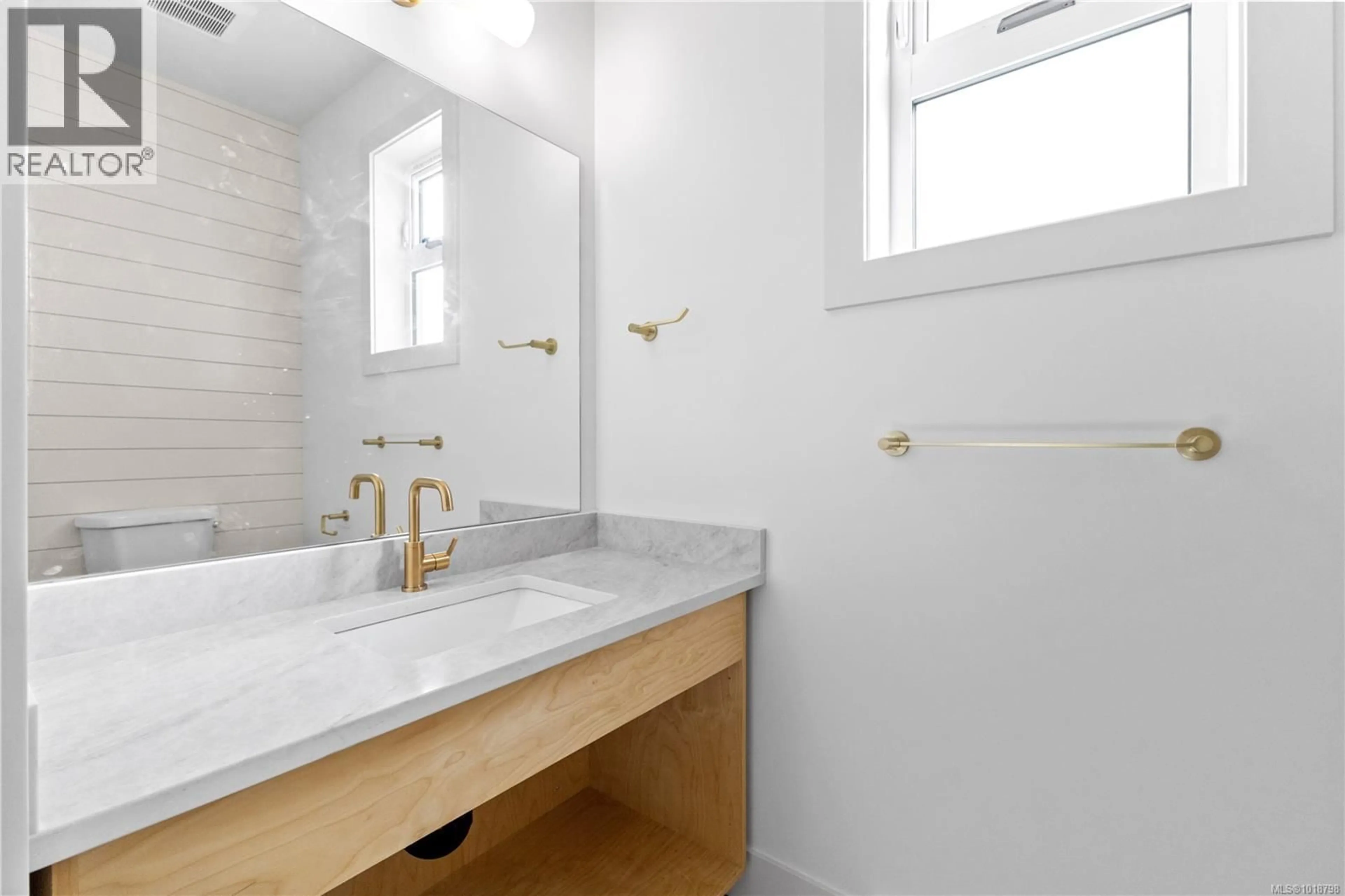 Standard bathroom, ceramic/tile floor for 910 PEACE KEEPING CRESCENT, Langford British Columbia V9C0N6