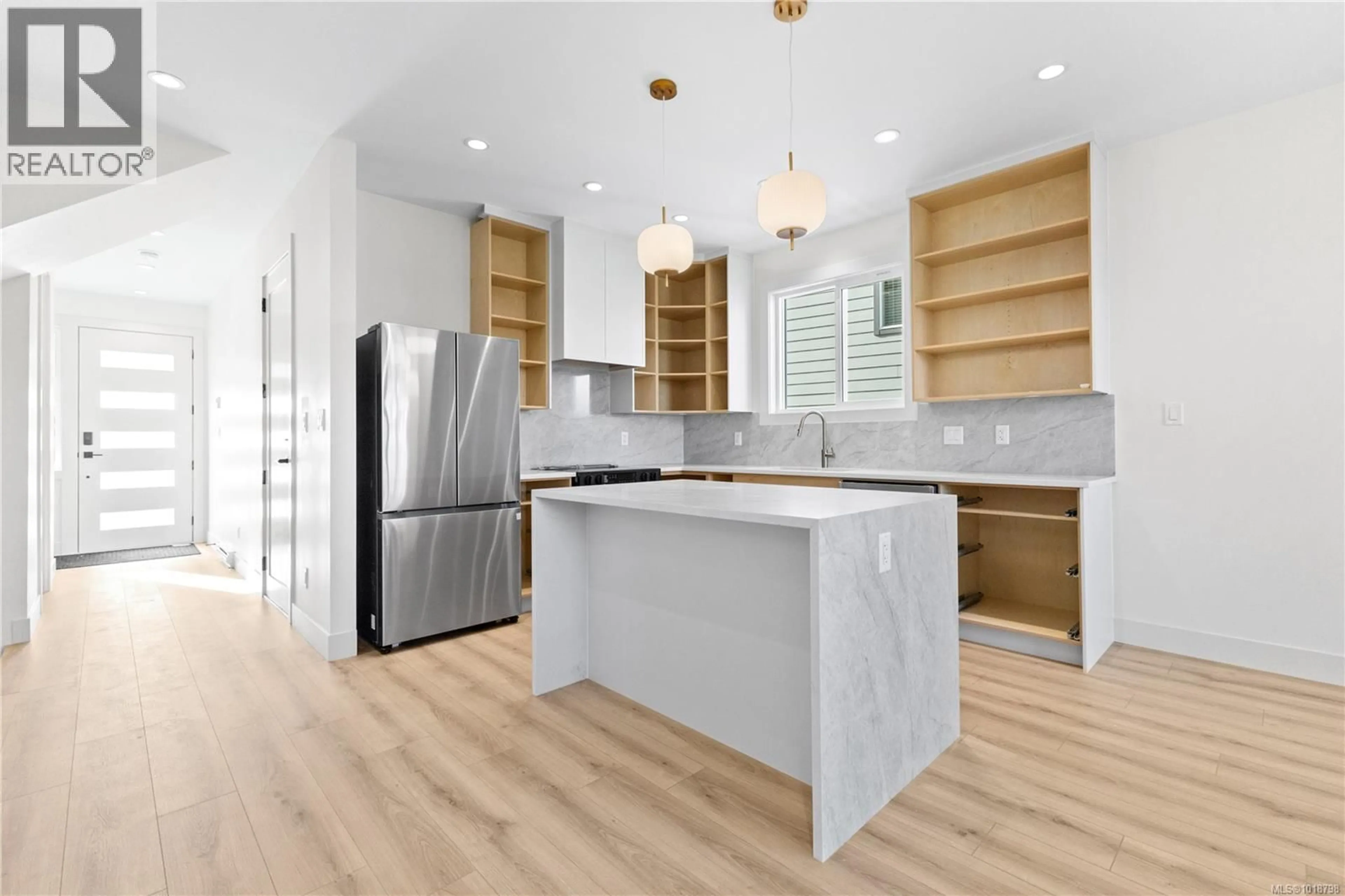 Open concept kitchen, wood/laminate floor for 910 PEACE KEEPING CRESCENT, Langford British Columbia V9C0N6