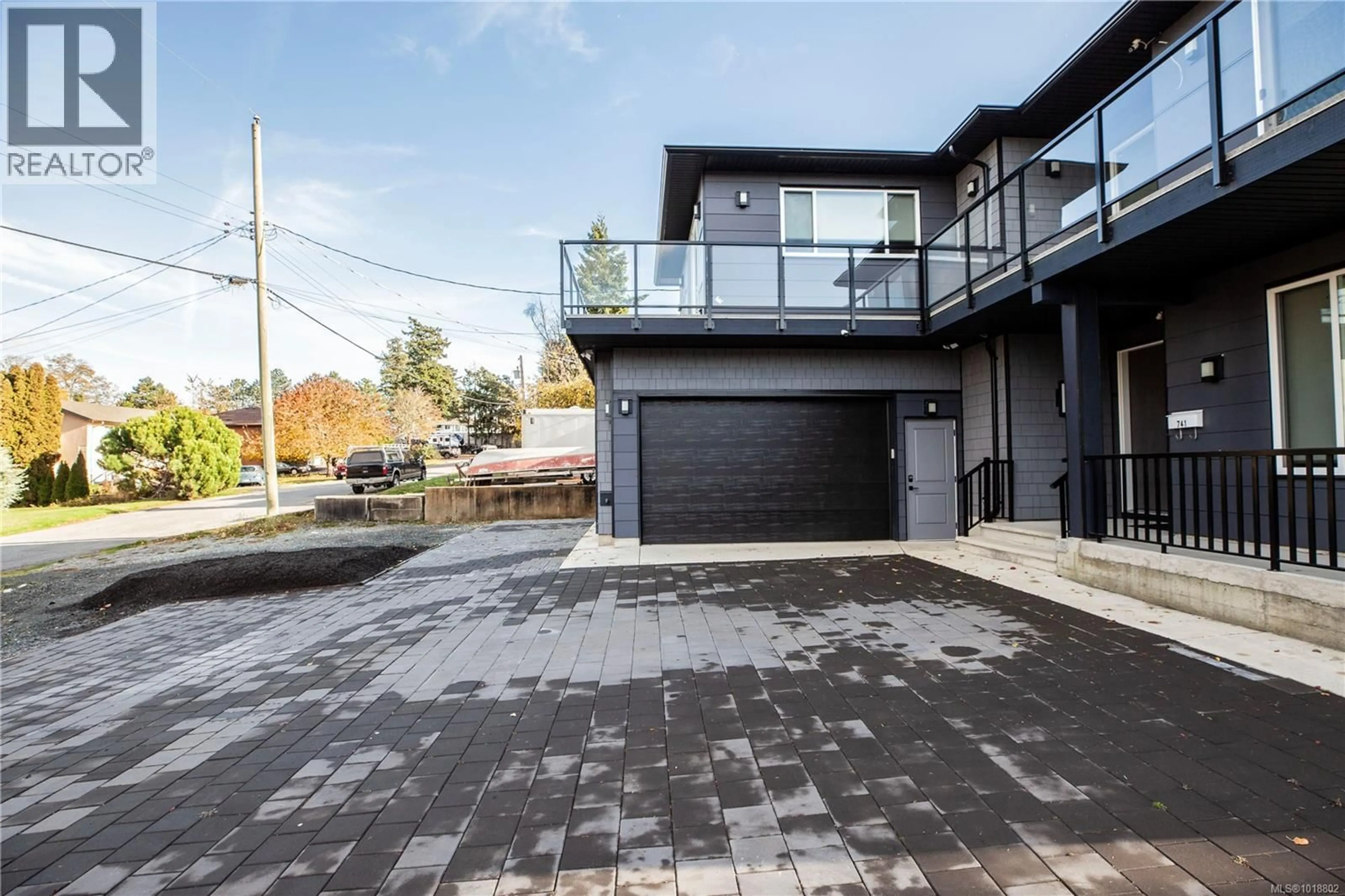 Patio, street for 741 SNOWDROP AVENUE, Saanich British Columbia V8Z2N3