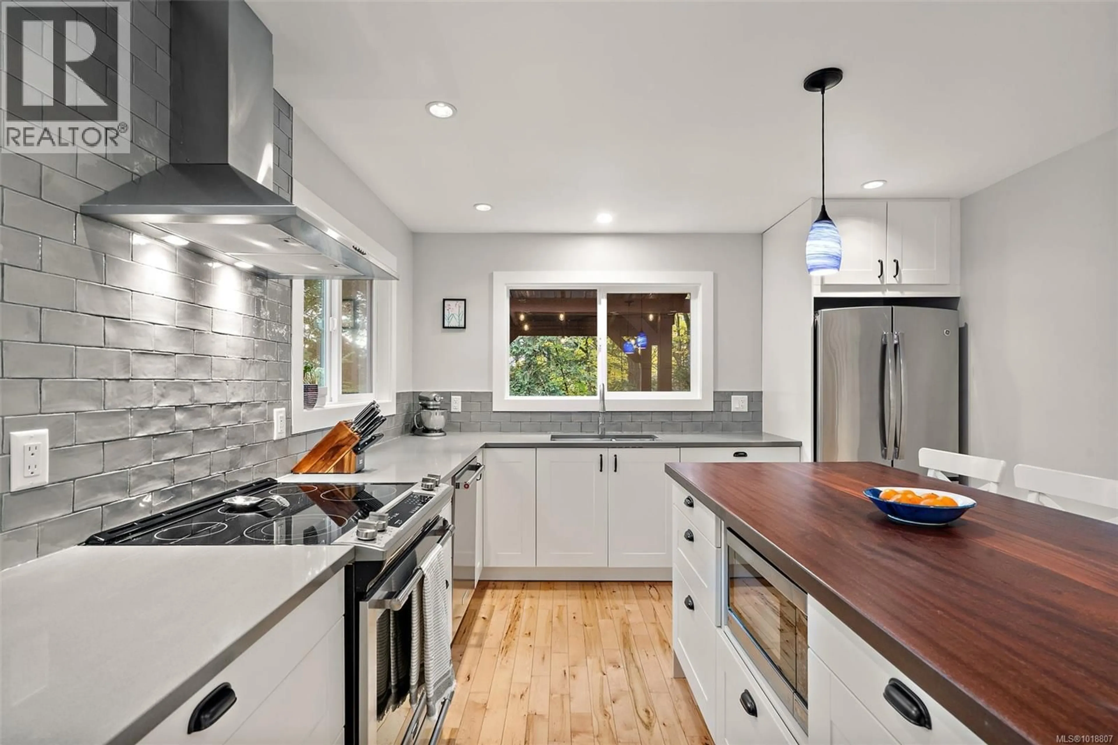 Contemporary kitchen, unknown for 1409 HILLGROVE ROAD, North Saanich British Columbia V8L5K6