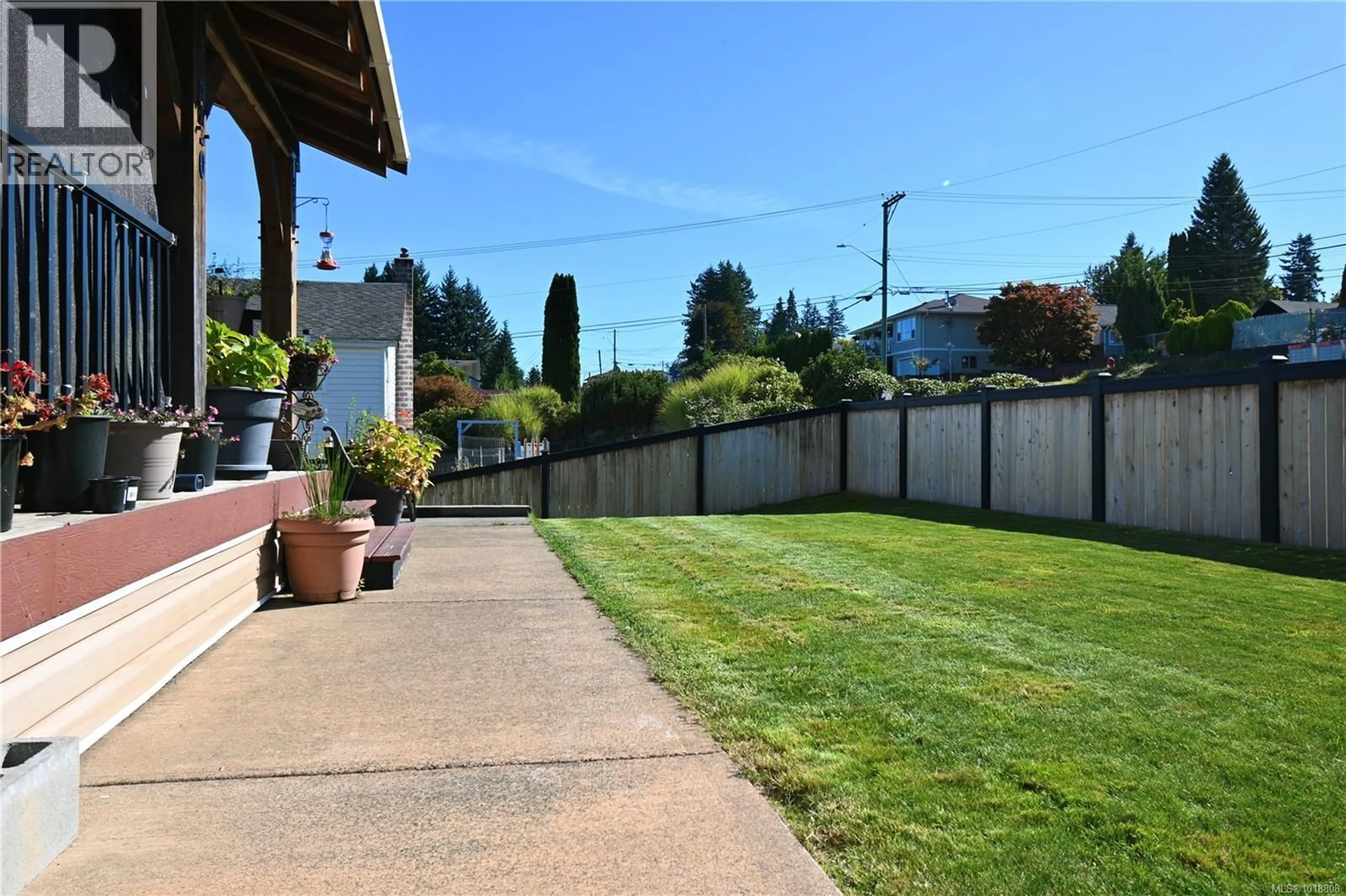Patio, street for 820 10TH AVENUE, Campbell River British Columbia V9W3C4