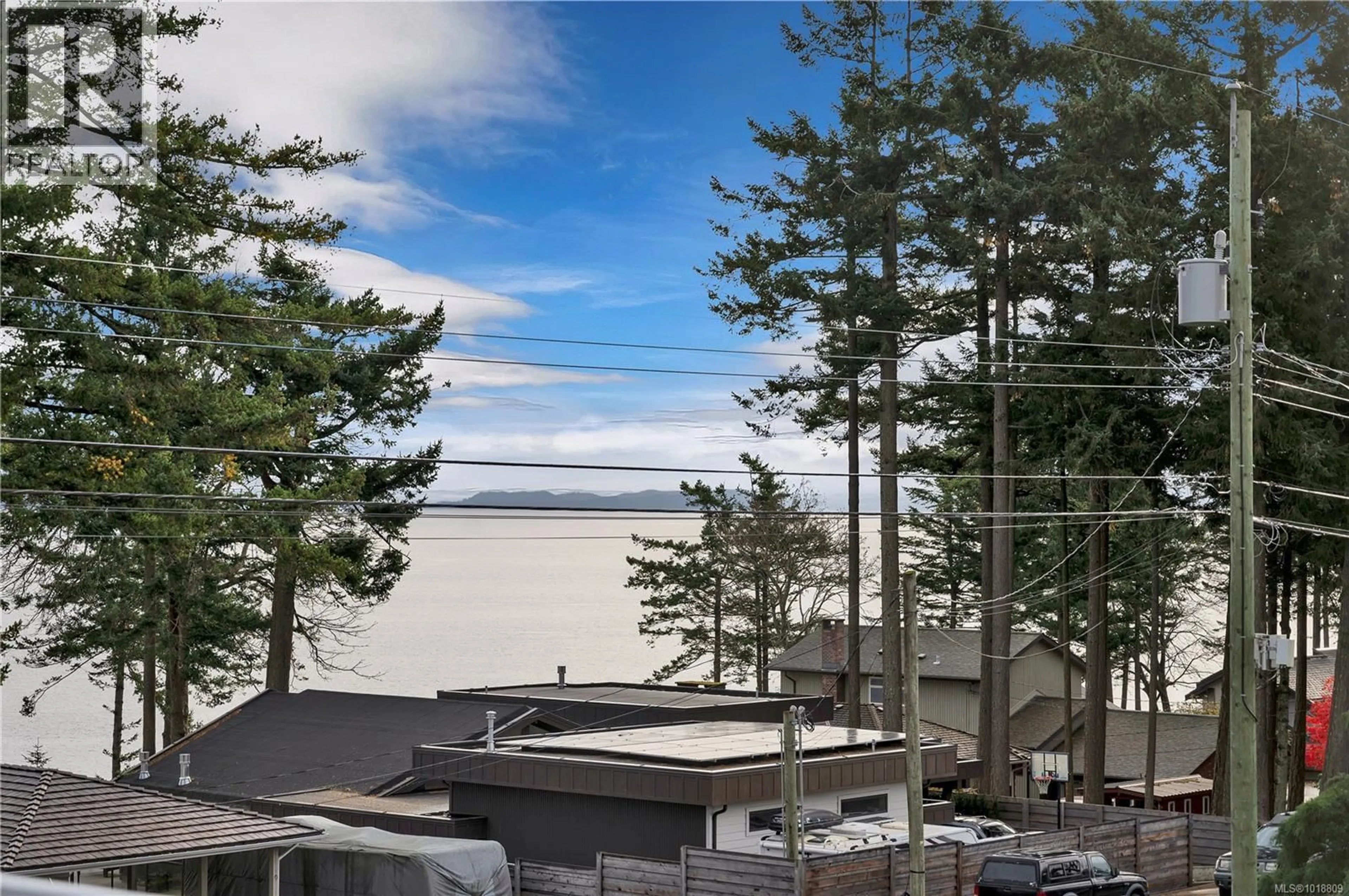 A pic from outside/outdoor area/front of a property/back of a property/a pic from drone, water/lake/river/ocean view for 774 ASH STREET, Campbell River British Columbia V9W8A7