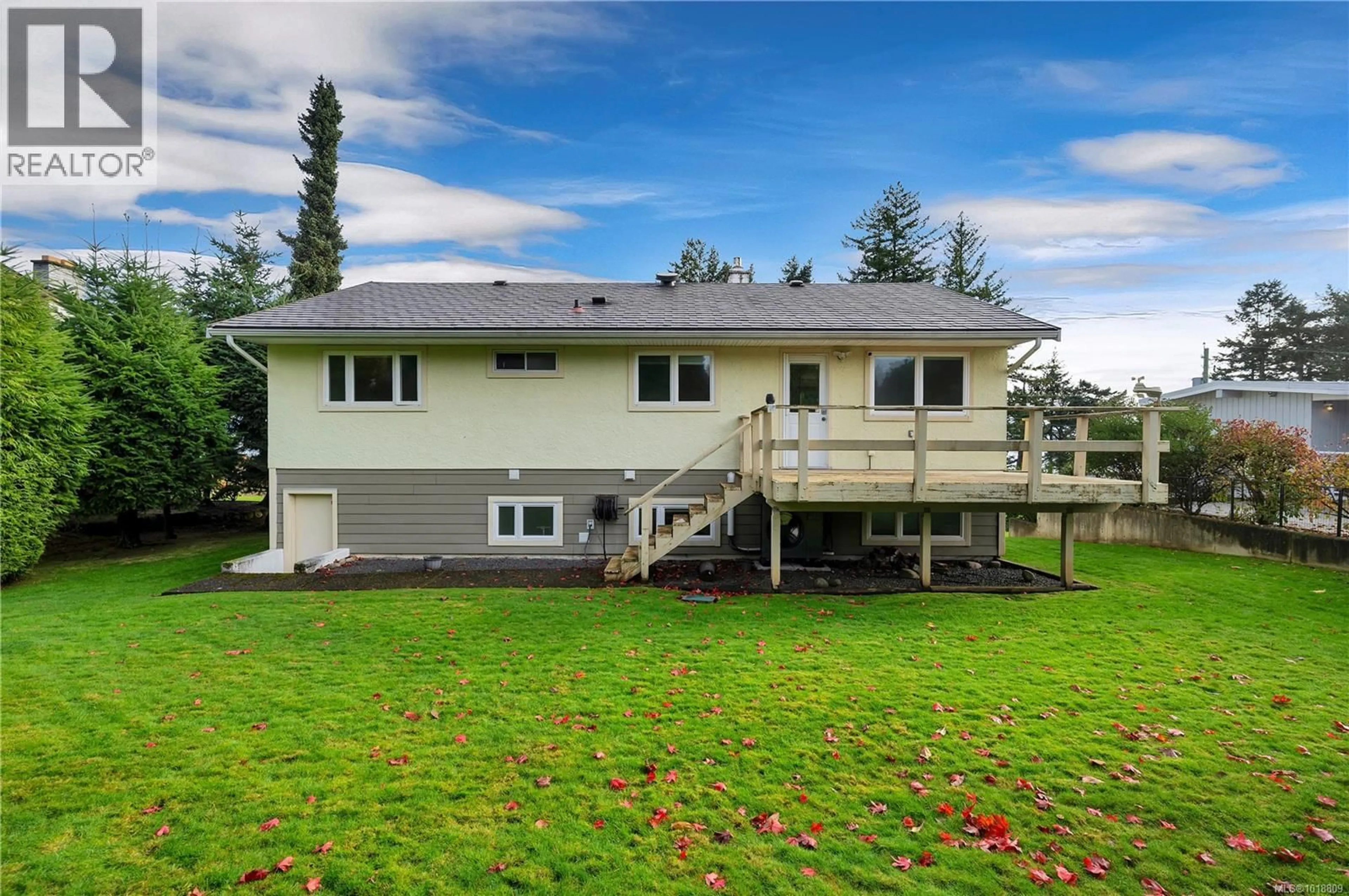A pic from outside/outdoor area/front of a property/back of a property/a pic from drone, water/lake/river/ocean view for 774 ASH STREET, Campbell River British Columbia V9W8A7