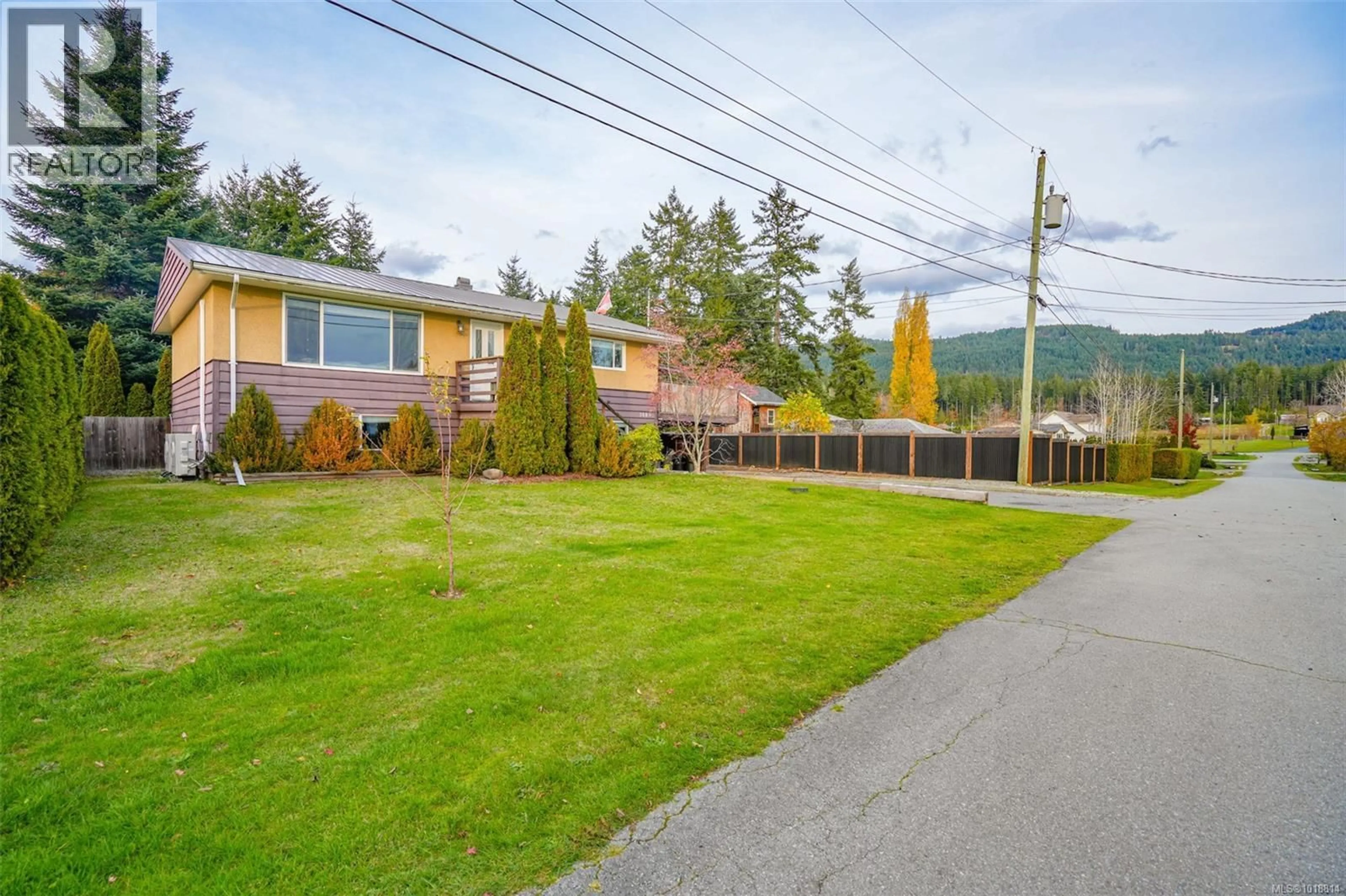 A pic from outside/outdoor area/front of a property/back of a property/a pic from drone, unknown for 3089 STOCKTON STREET, Port Alberni British Columbia V9Y8S2