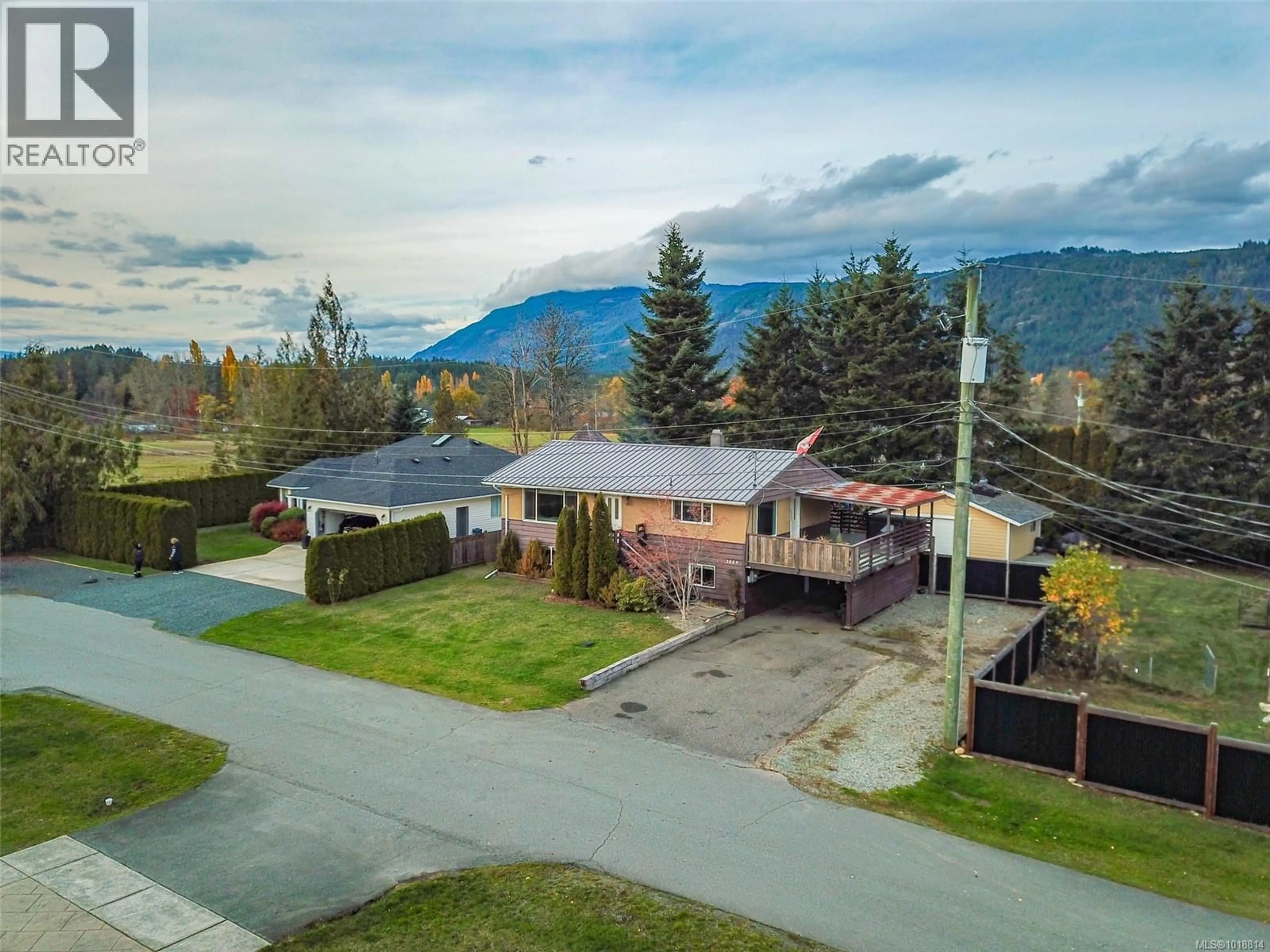 A pic from outside/outdoor area/front of a property/back of a property/a pic from drone, mountain view for 3089 STOCKTON STREET, Port Alberni British Columbia V9Y8S2