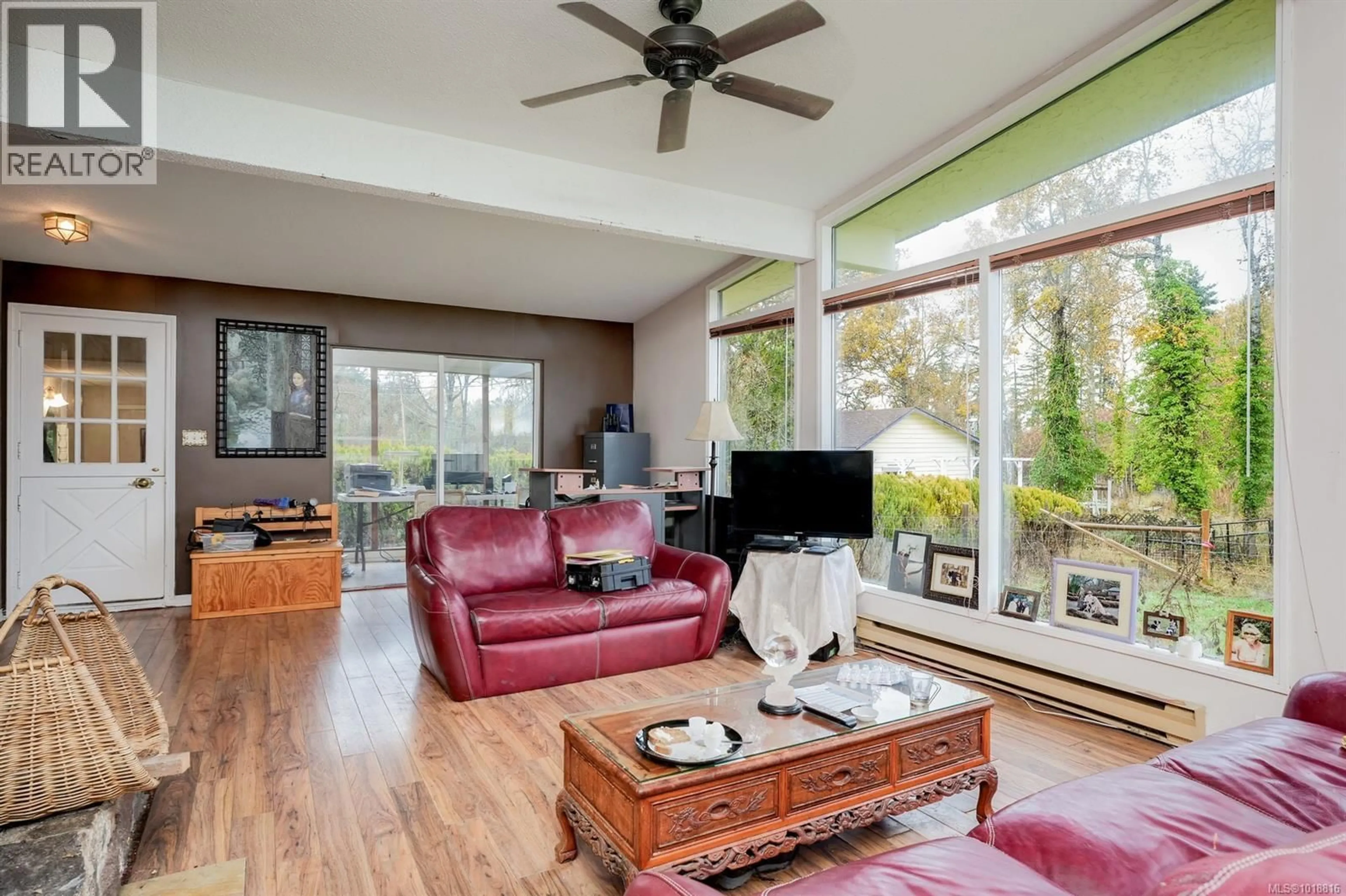 Living room with furniture, unknown for 1899 JOHN ROAD, North Saanich British Columbia V8L5S8