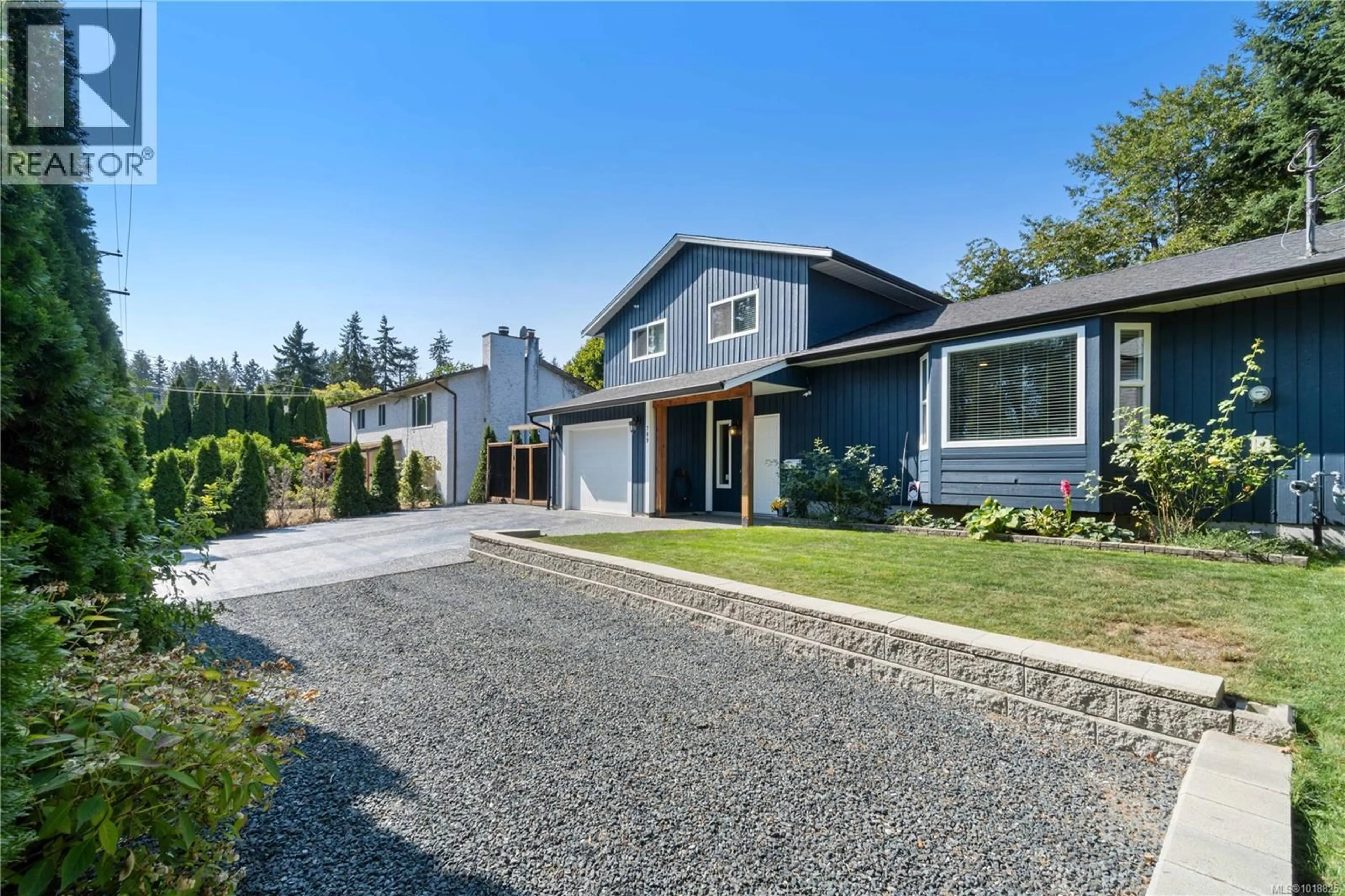 Home with vinyl exterior material, street for 789 HOWARD AVENUE, Nanaimo British Columbia V9R6A7