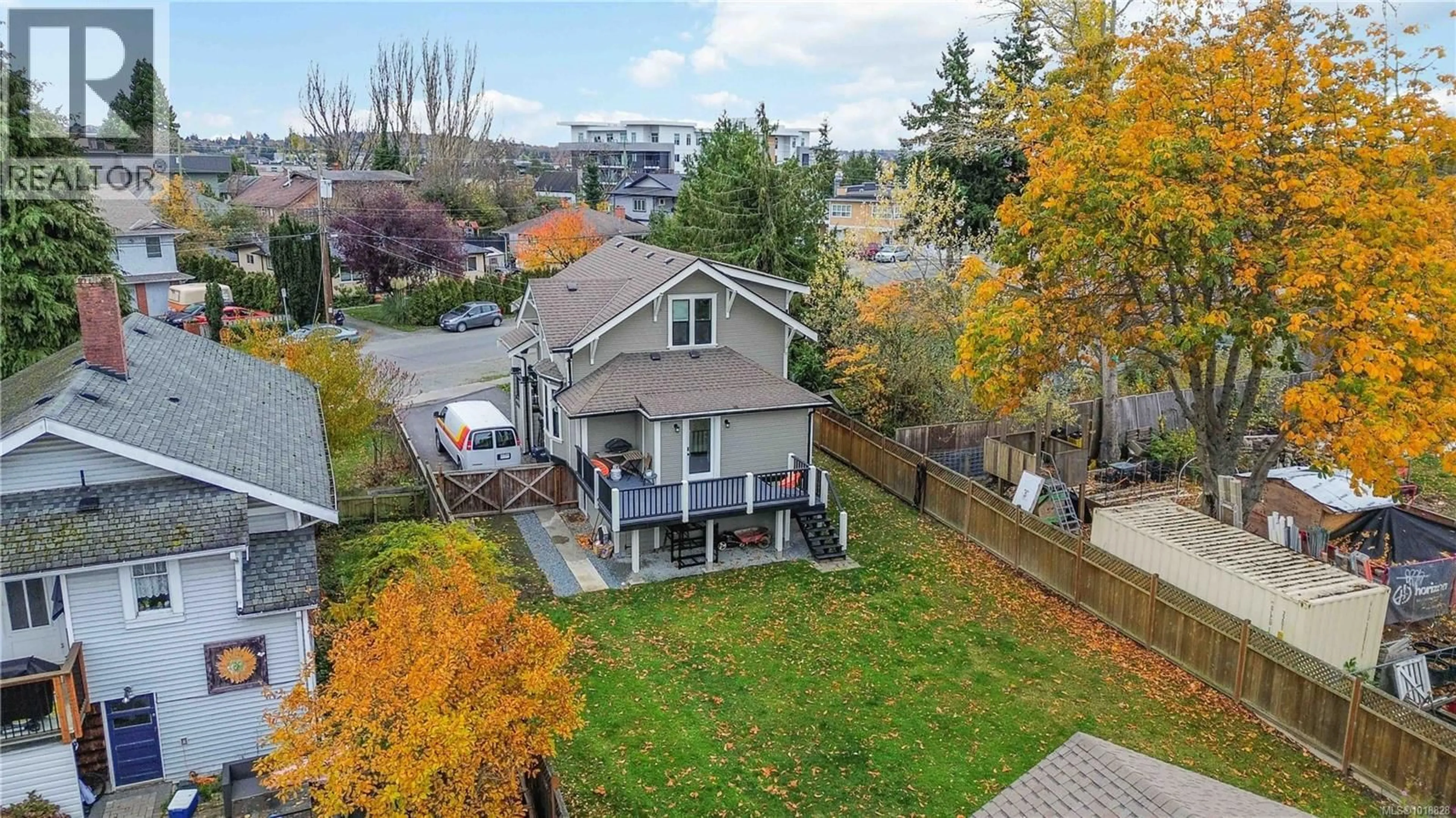 A pic from outside/outdoor area/front of a property/back of a property/a pic from drone, unknown for 3354 HARRIET ROAD, Saanich British Columbia V8Z3S4