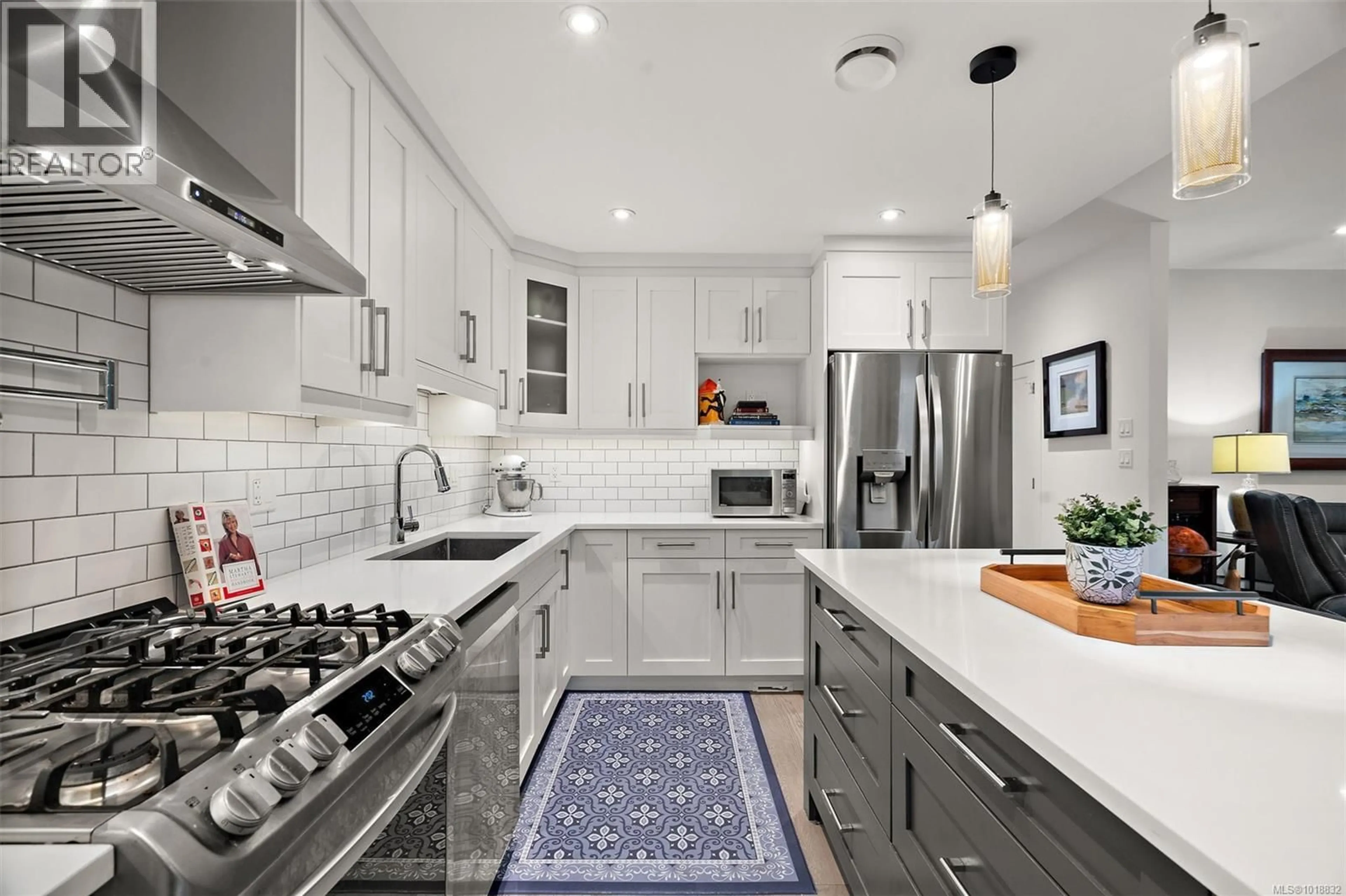 Contemporary kitchen, ceramic/tile floor for 5867 DEUCHARS DRIVE, Duncan British Columbia V9L1L5