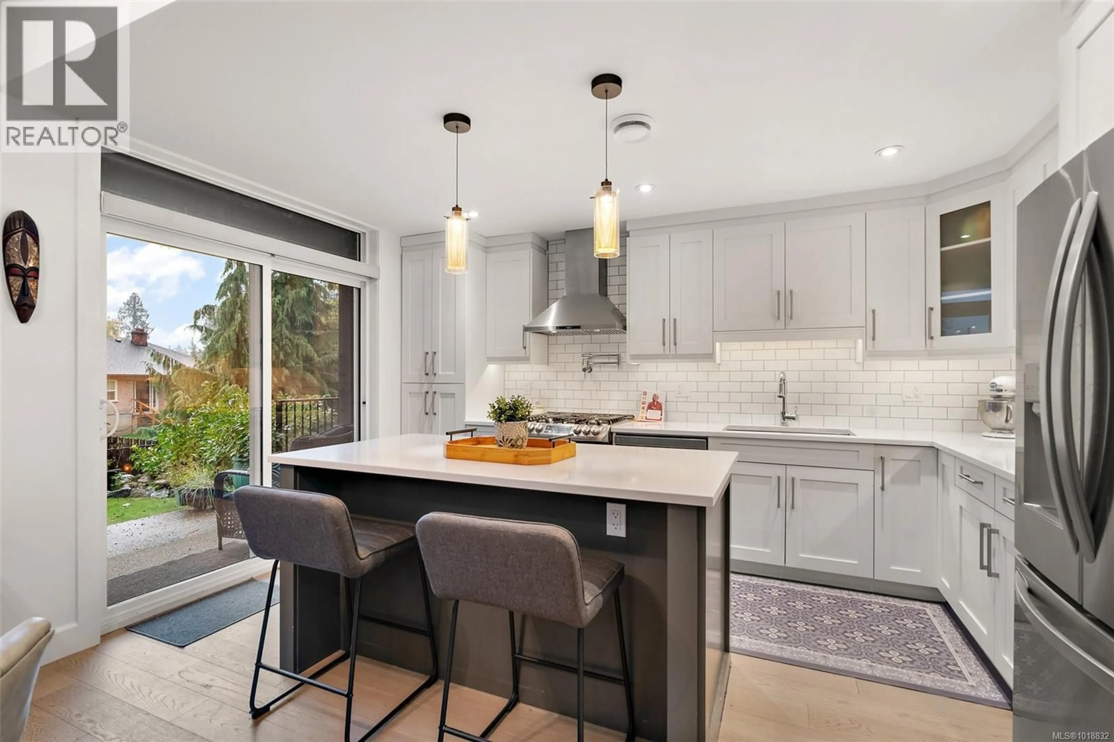 Contemporary kitchen, ceramic/tile floor for 5867 DEUCHARS DRIVE, Duncan British Columbia V9L1L5