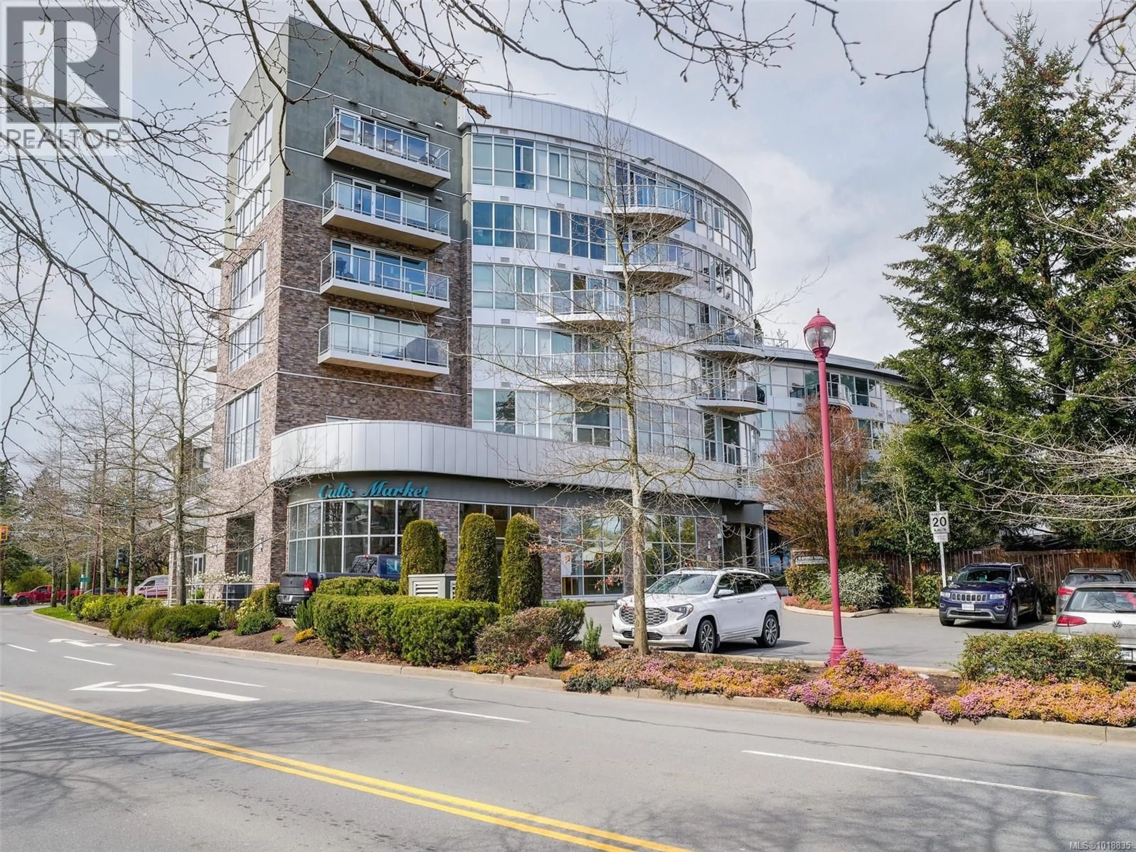 Indoor foyer for 529 - 2745 VETERANS MEMORIAL PARKWAY, Langford British Columbia V9B0H4