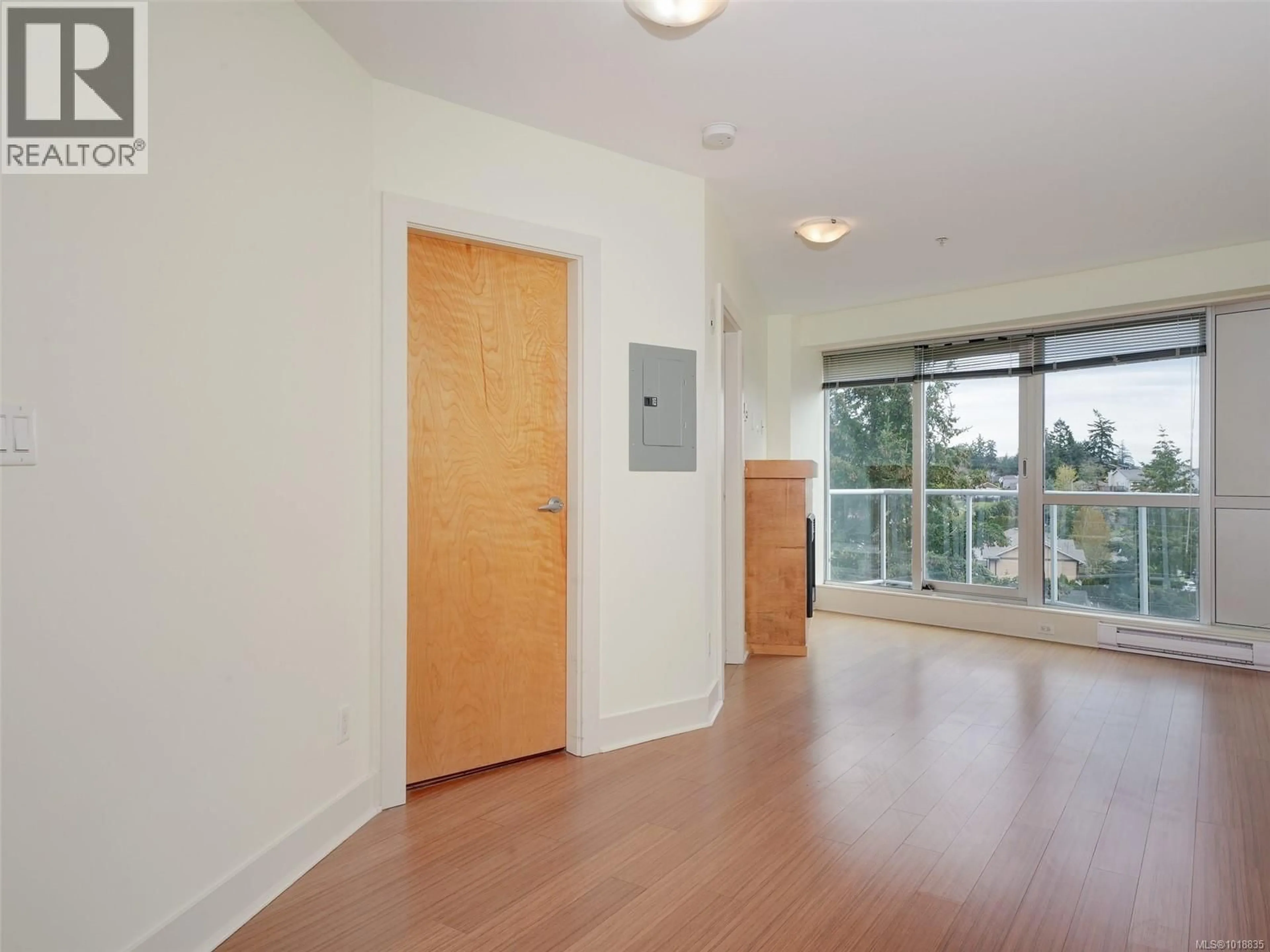 Indoor foyer for 529 - 2745 VETERANS MEMORIAL PARKWAY, Langford British Columbia V9B0H4