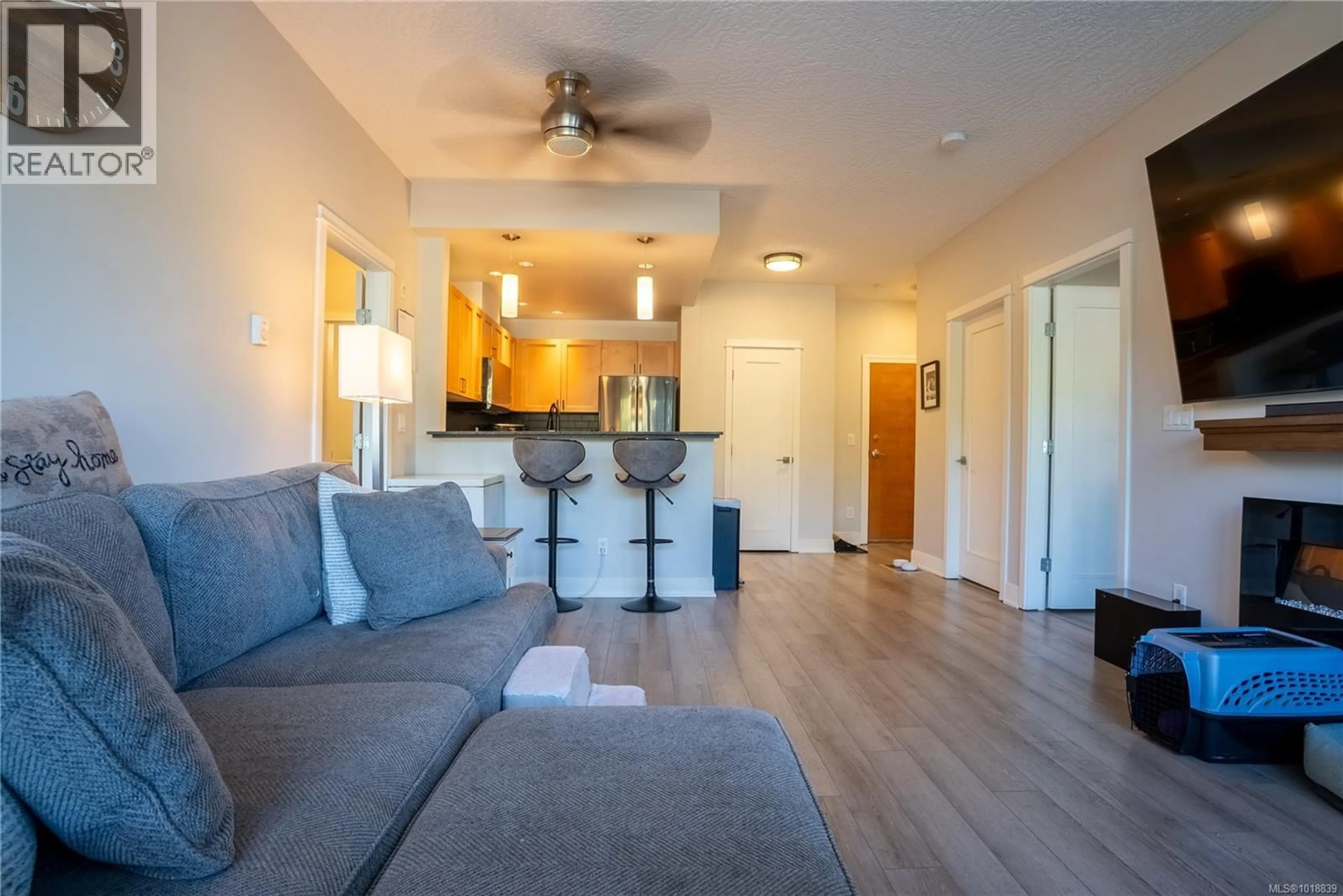 Living room with furniture, wood/laminate floor for 103 - 631 BROOKSIDE ROAD, Colwood British Columbia V9C0C3
