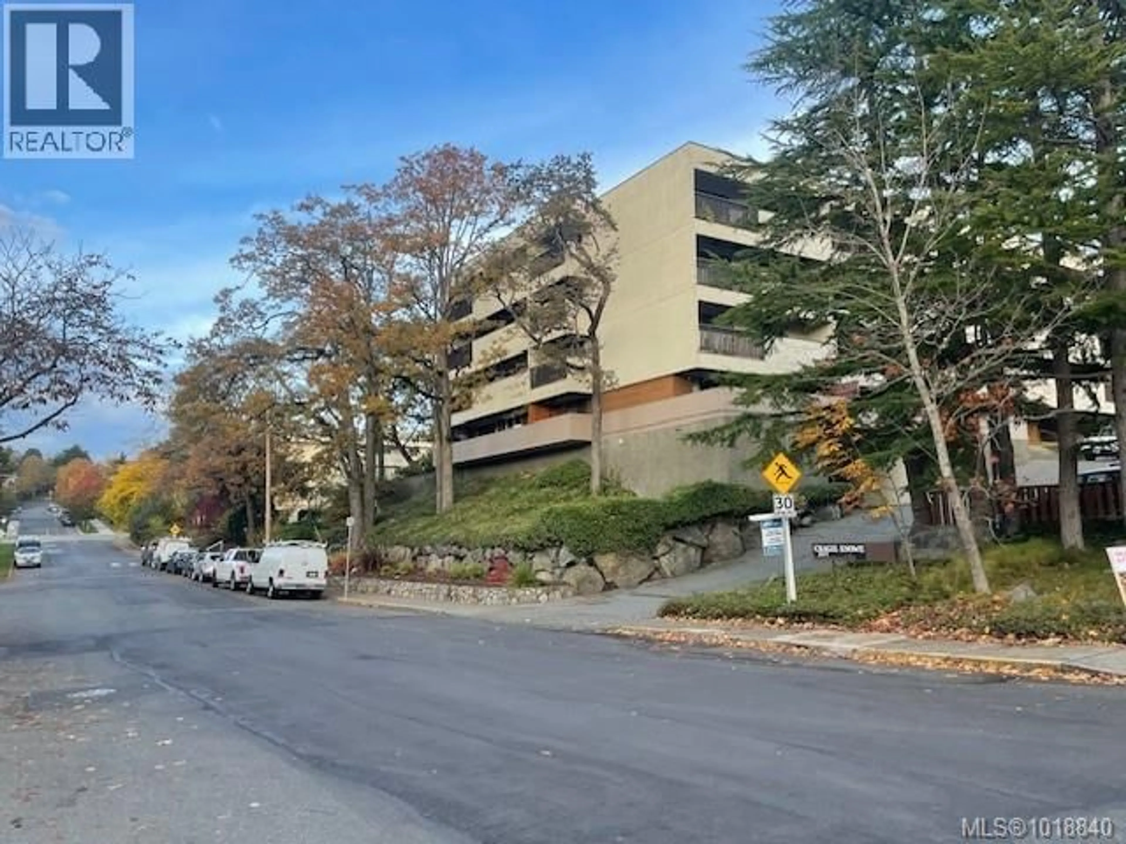 Parking for 309 - 3277 GLASGOW AVENUE, Saanich British Columbia V8X1M3