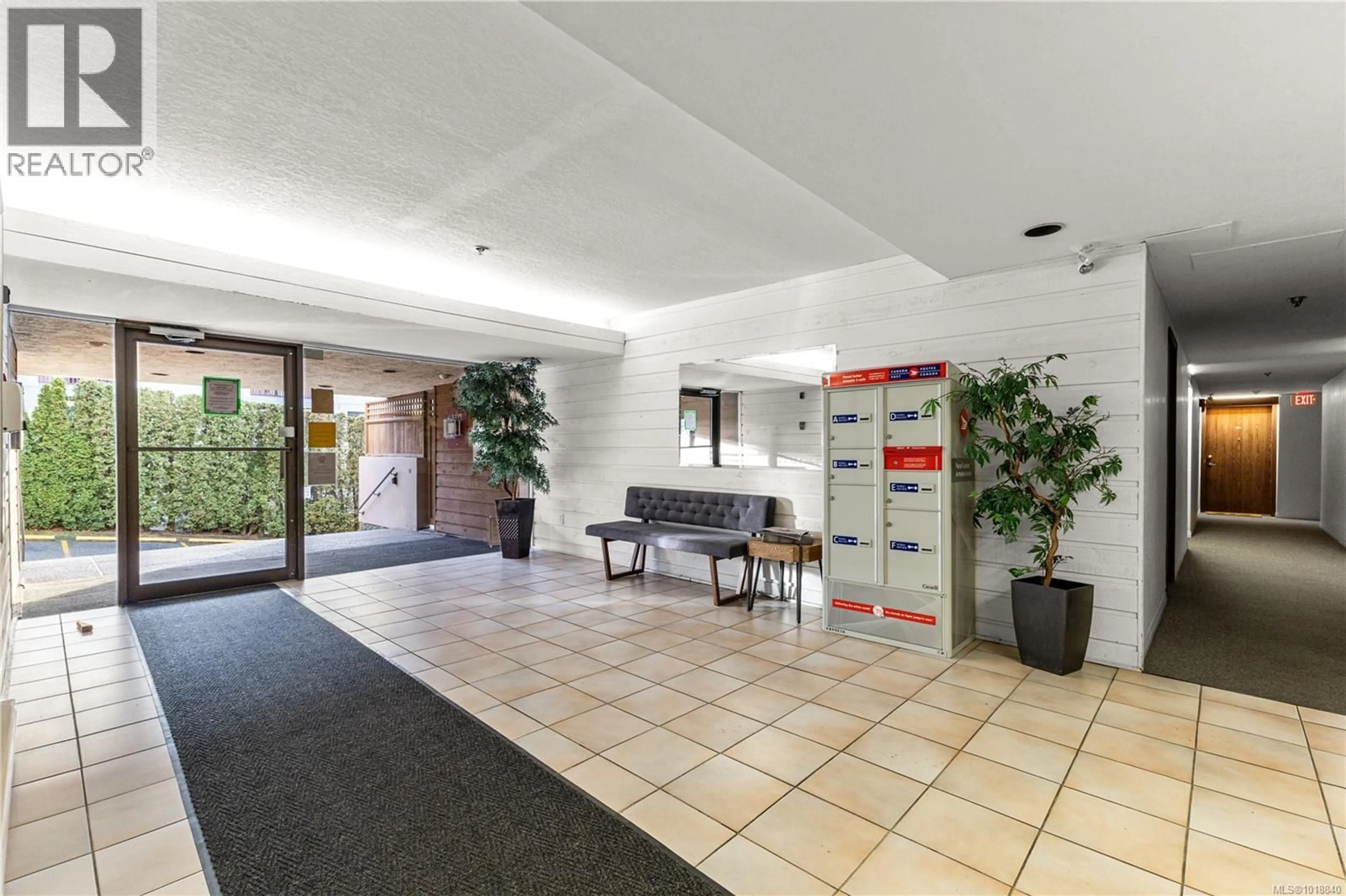 Indoor foyer for 309 - 3277 GLASGOW AVENUE, Saanich British Columbia V8X1M3