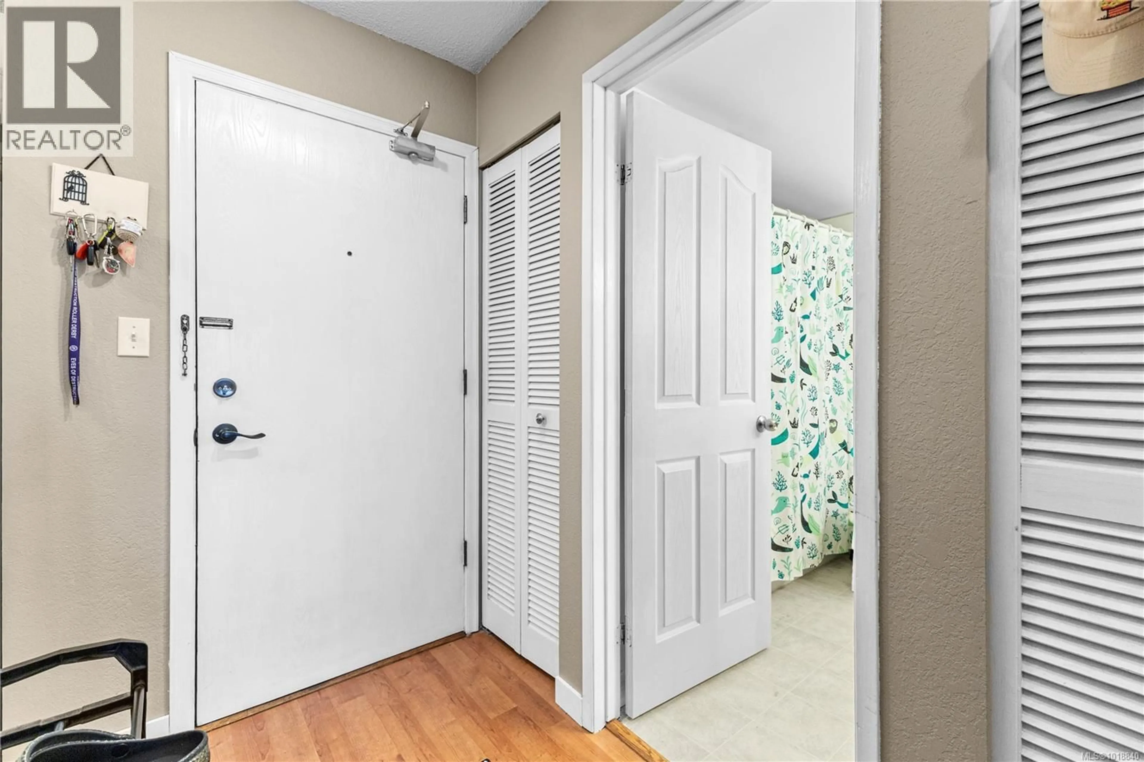 Indoor entryway for 309 - 3277 GLASGOW AVENUE, Saanich British Columbia V8X1M3