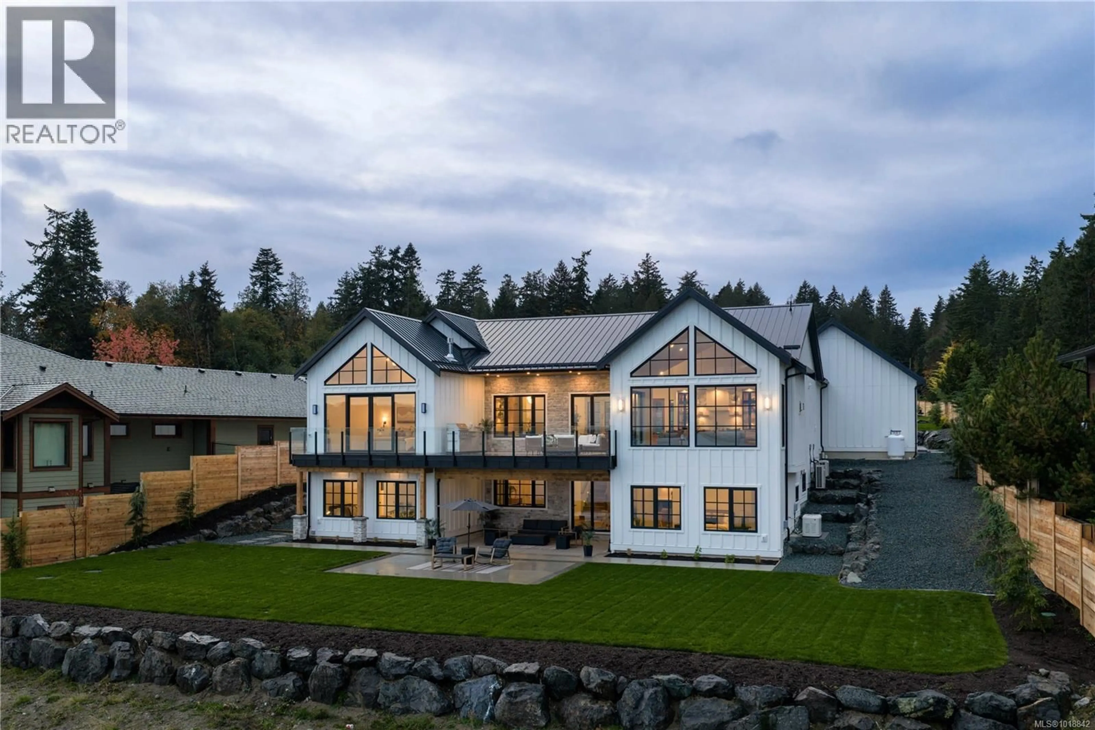 A pic from outside/outdoor area/front of a property/back of a property/a pic from drone, building for 3080 BEACHFRONT CRESCENT, Mill Bay British Columbia V0R2P3