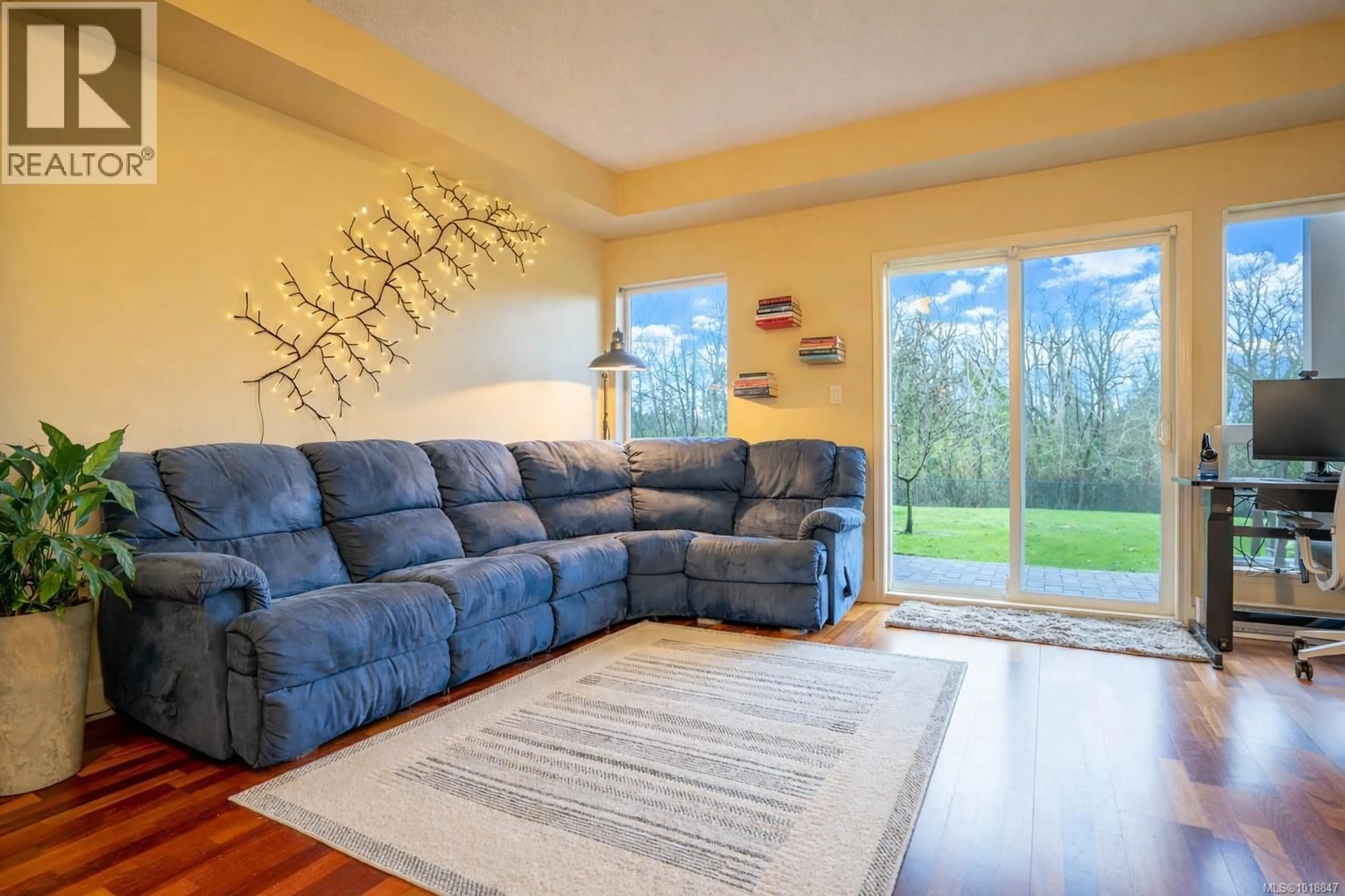 Living room with furniture, unknown for 106 - 1156 COLVILLE ROAD, Esquimalt British Columbia V9A4P7