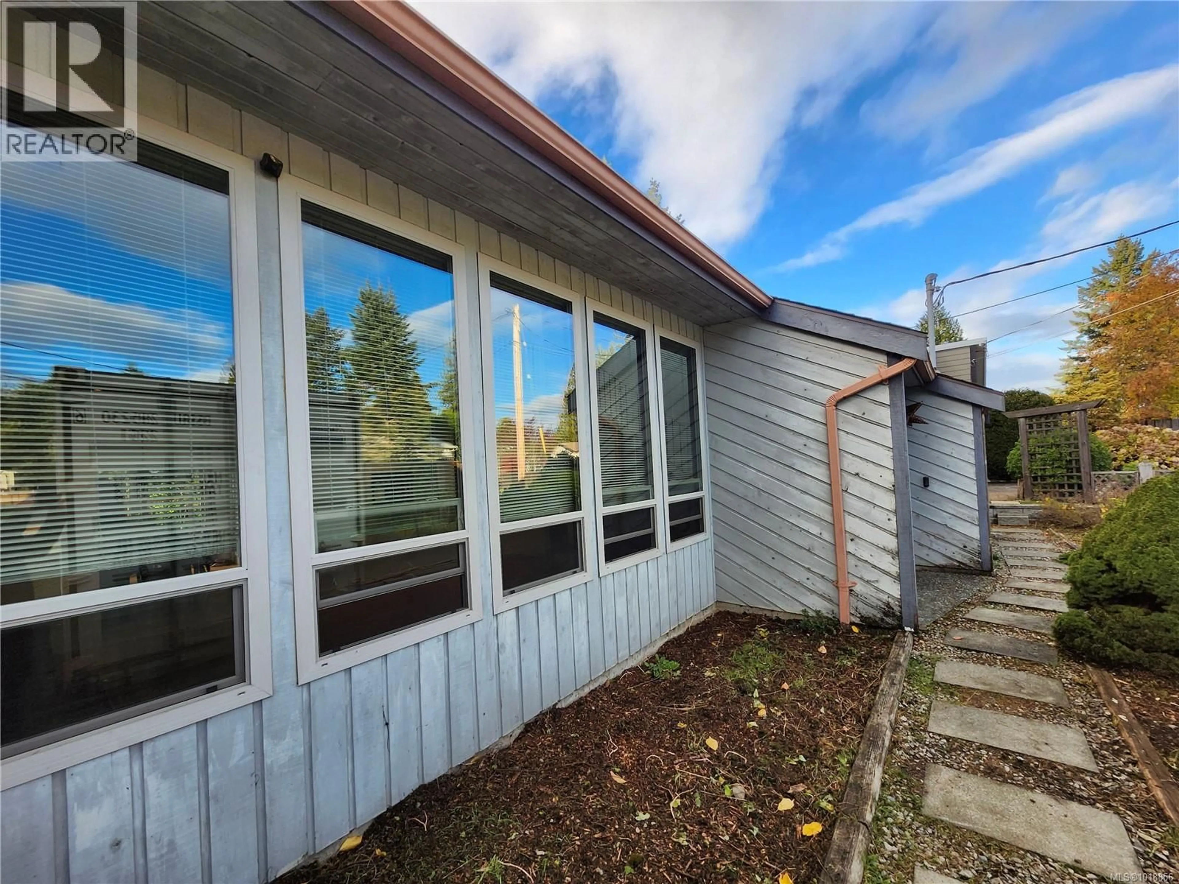 Home with vinyl exterior material, building for 4101 ORCHARD CIRCLE, Nanaimo British Columbia V9T4C5