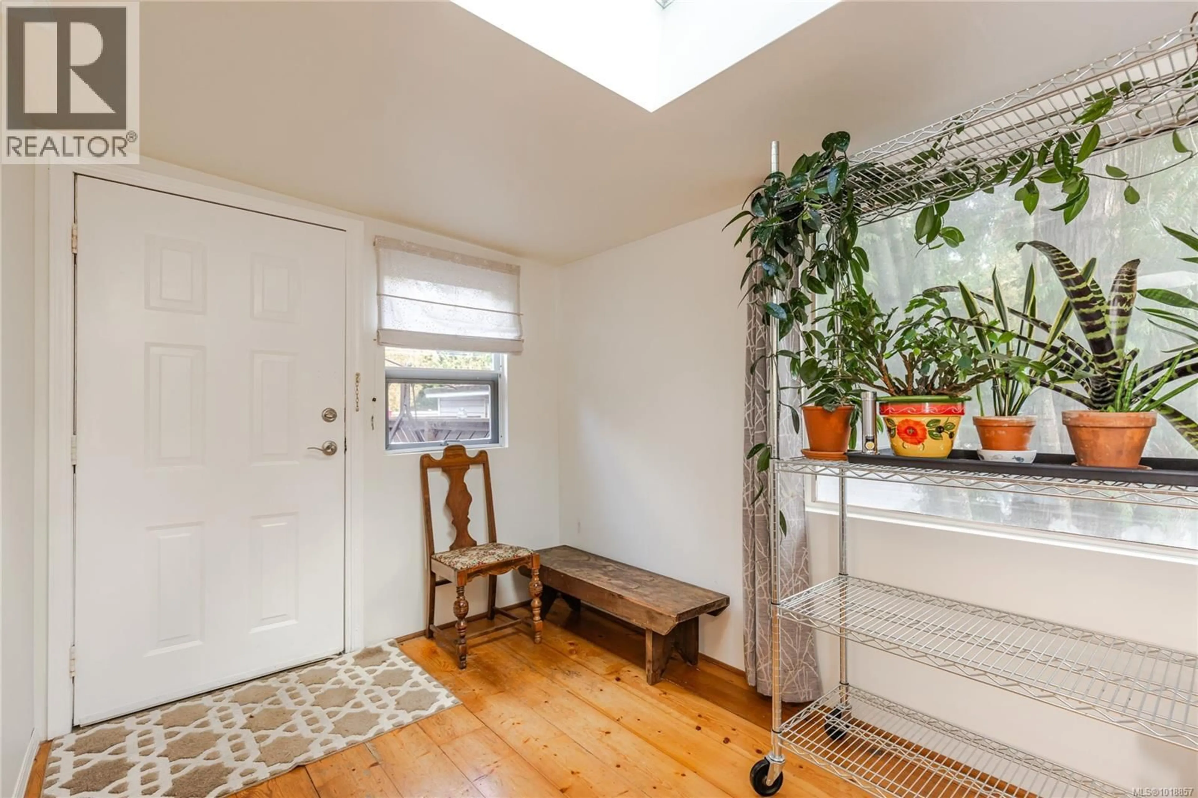 Indoor entryway for 37 - 25 MAKI ROAD, Nanaimo British Columbia V9R6N3