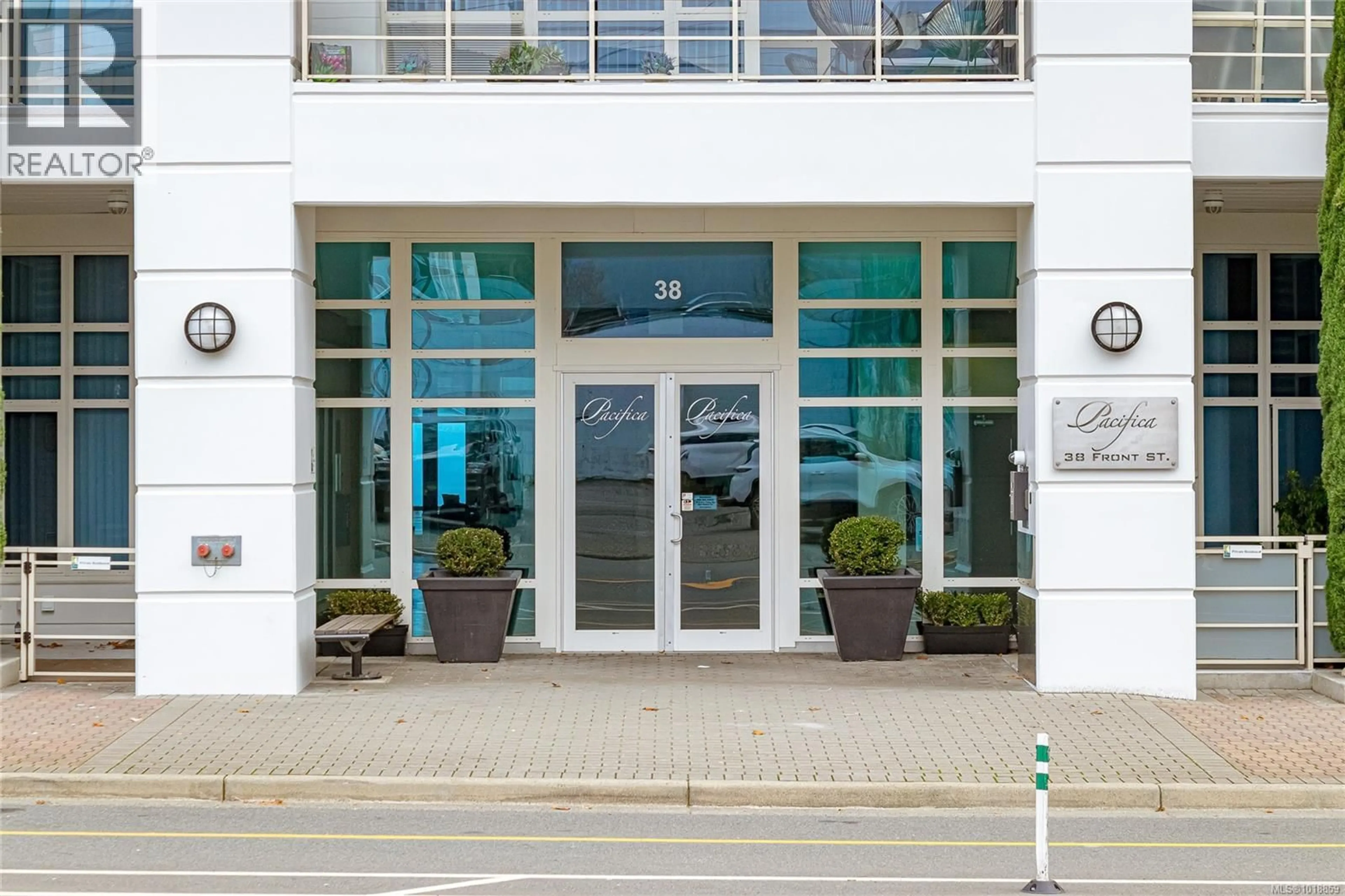 Indoor foyer for 1502 - 38 FRONT STREET, Nanaimo British Columbia V8R0B8