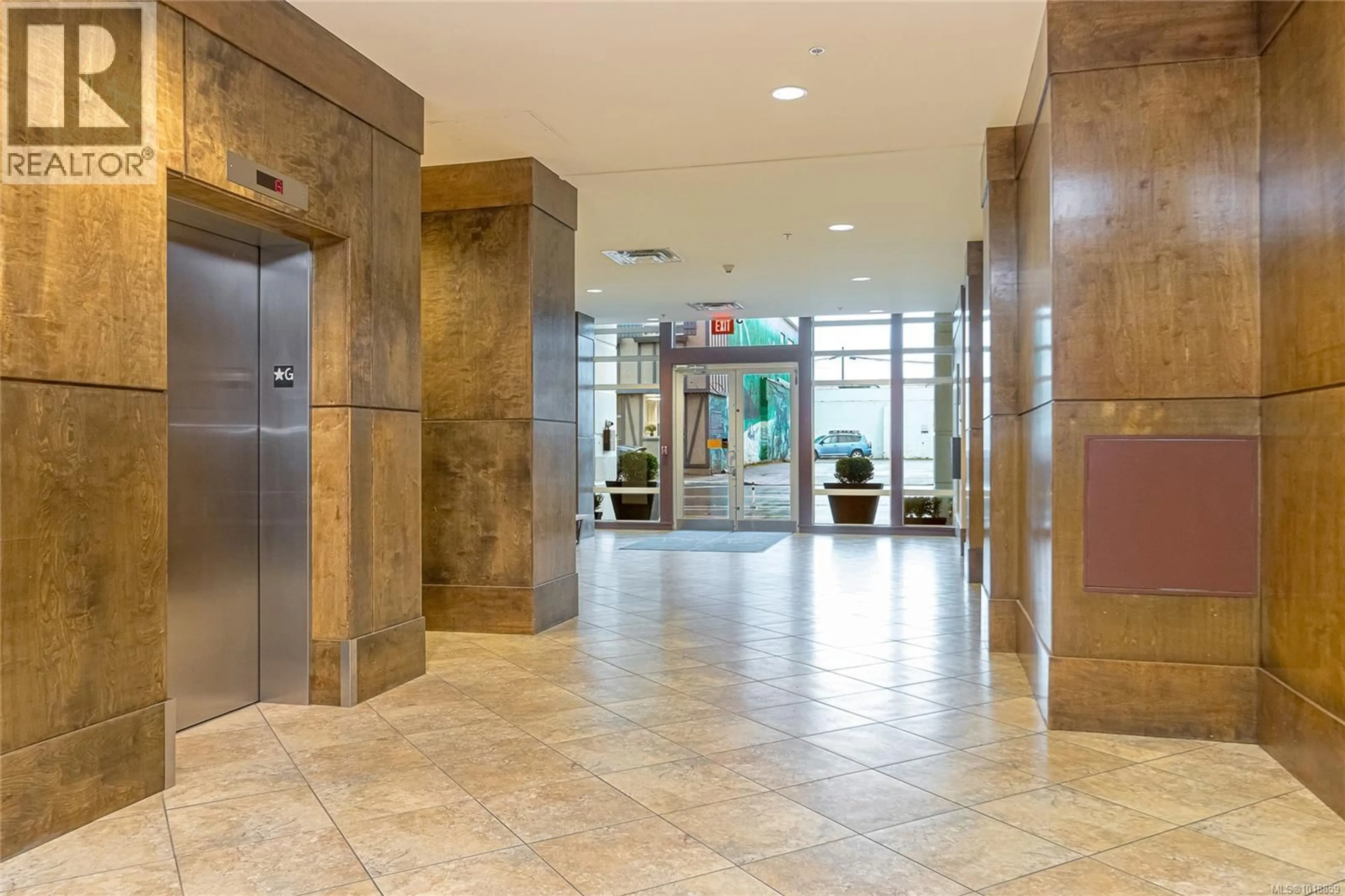Indoor foyer for 1502 - 38 FRONT STREET, Nanaimo British Columbia V8R0B8