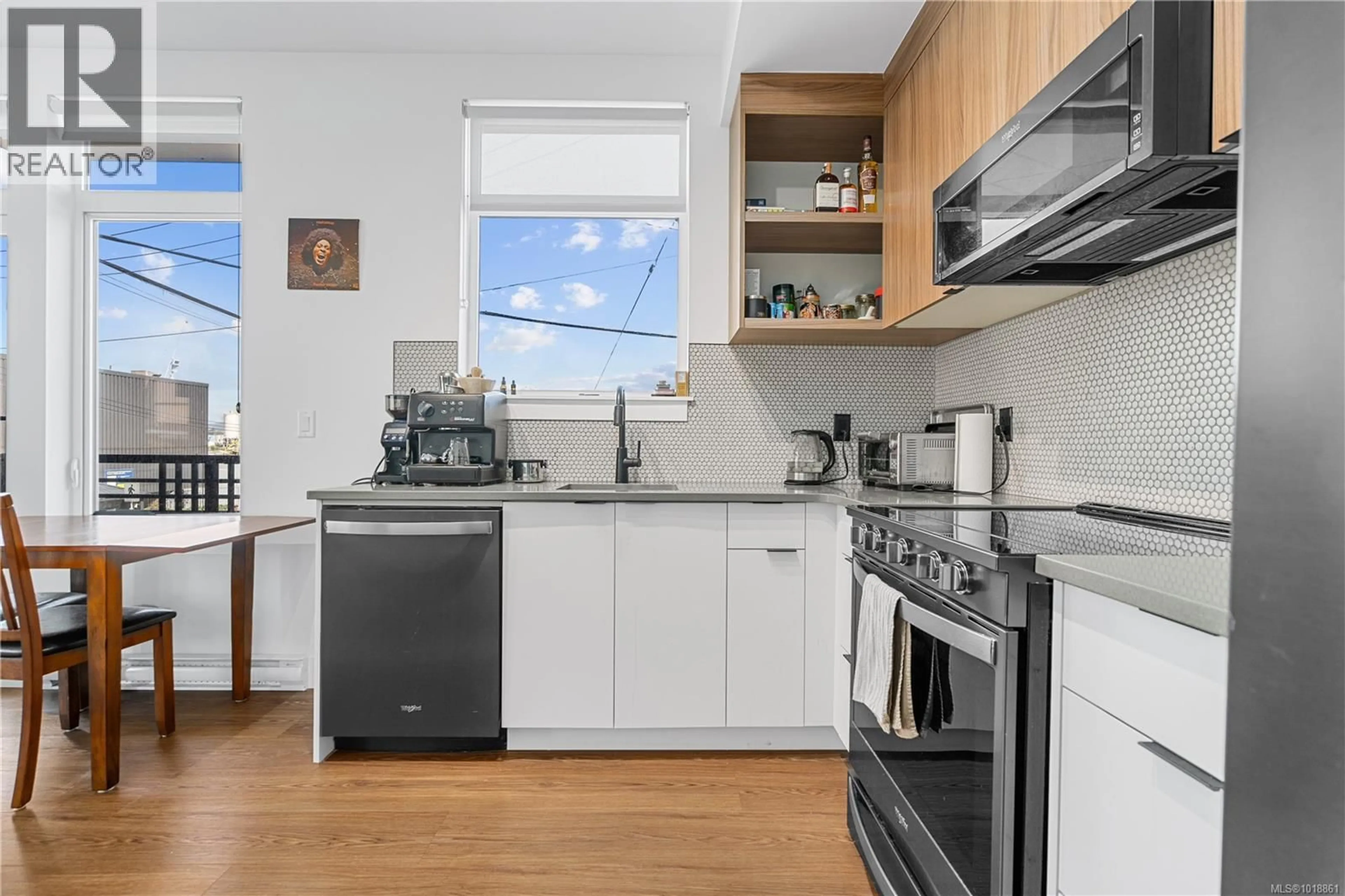 Standard kitchen, unknown for 201 - 515 CHATHAM STREET, Victoria British Columbia V8T0C8