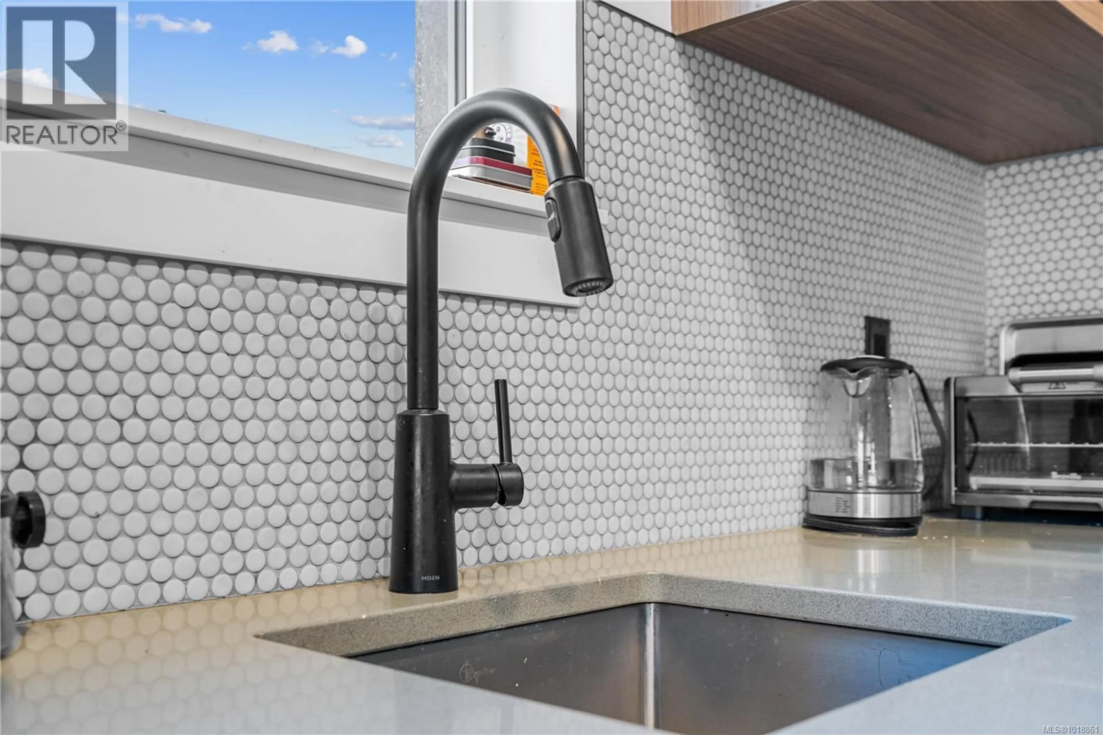 Contemporary kitchen, ceramic/tile floor for 201 - 515 CHATHAM STREET, Victoria British Columbia V8T0C8