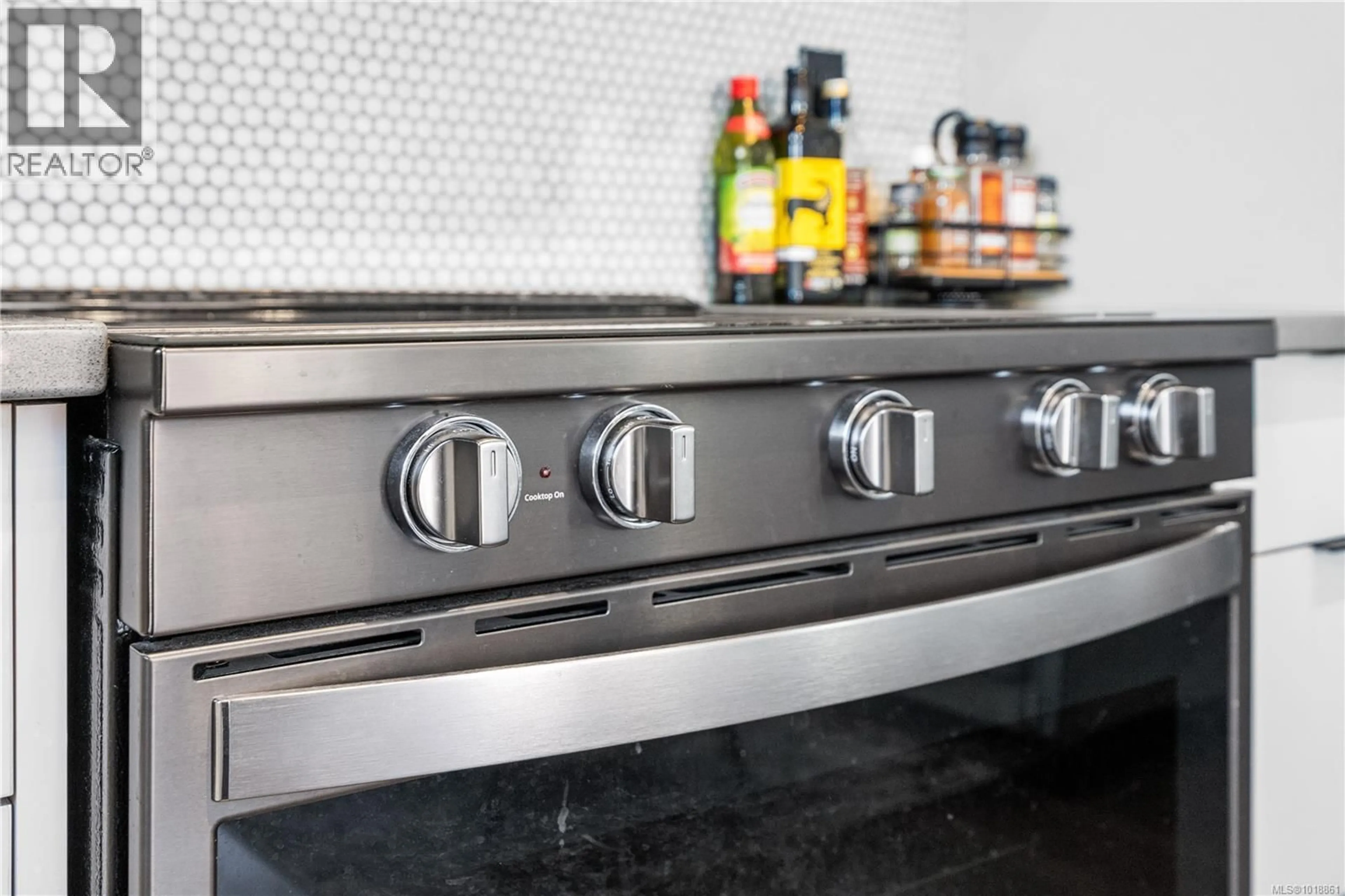 Contemporary kitchen, ceramic/tile floor for 201 - 515 CHATHAM STREET, Victoria British Columbia V8T0C8