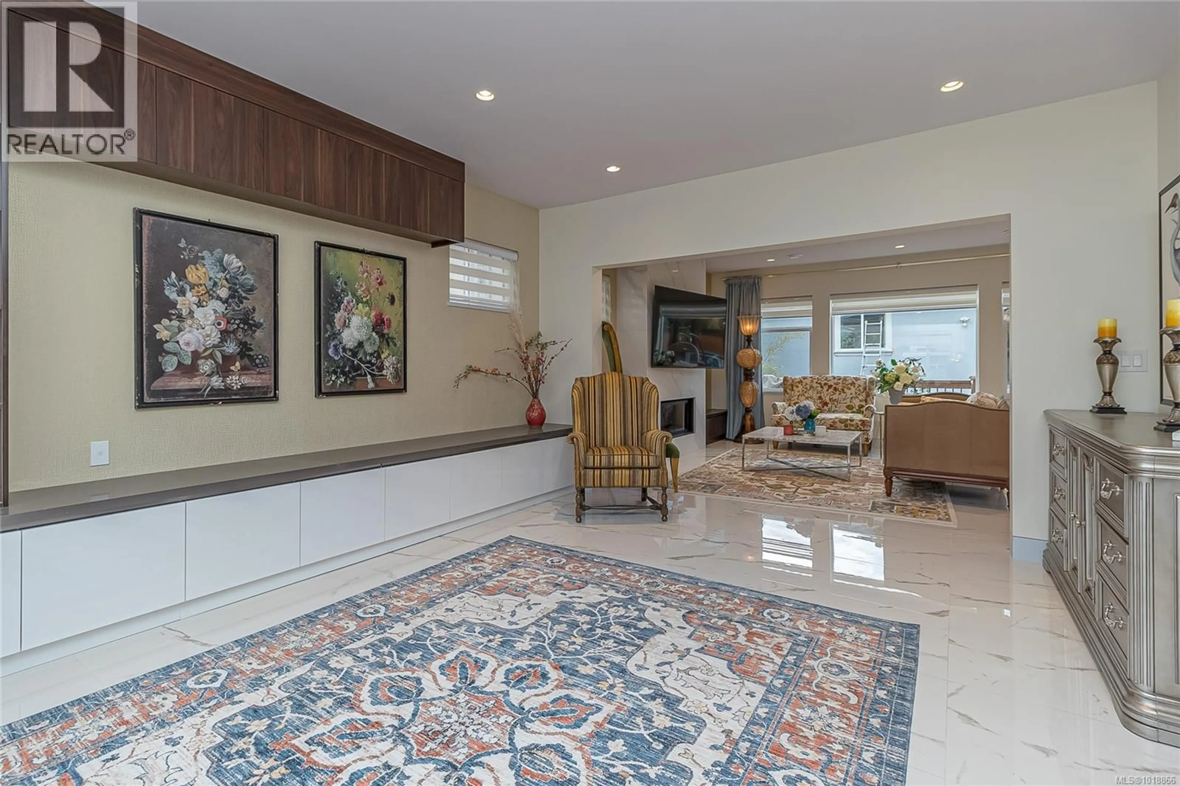 Indoor foyer for 2328 DUNLEVY STREET, Oak Bay British Columbia V8R5Y9