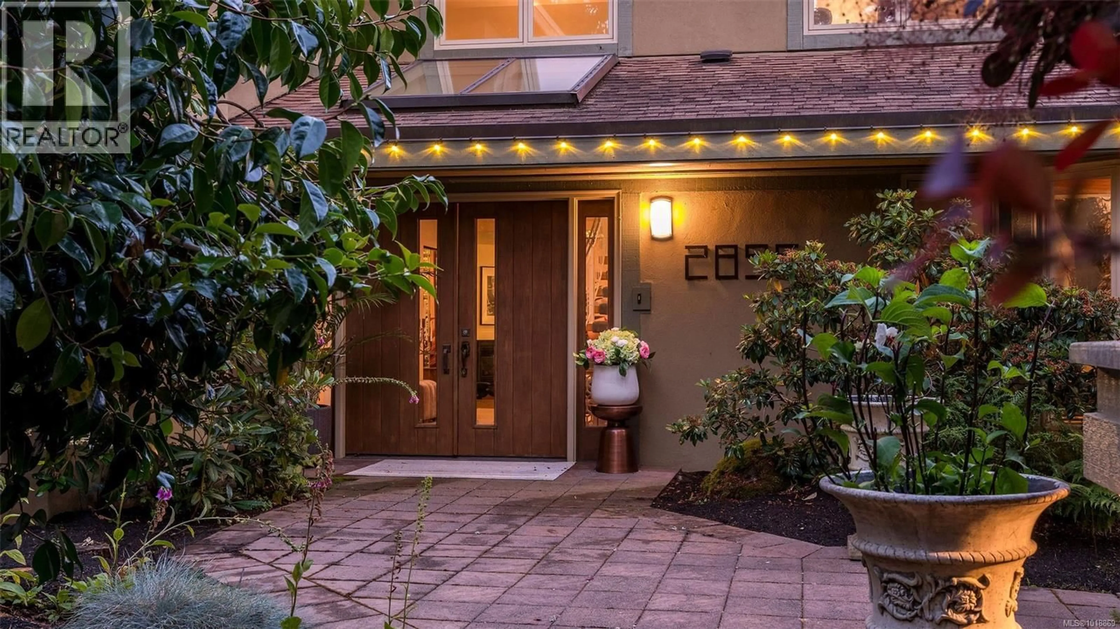 Indoor entryway for 2895 LANSDOWNE ROAD, Oak Bay British Columbia V8R3P8