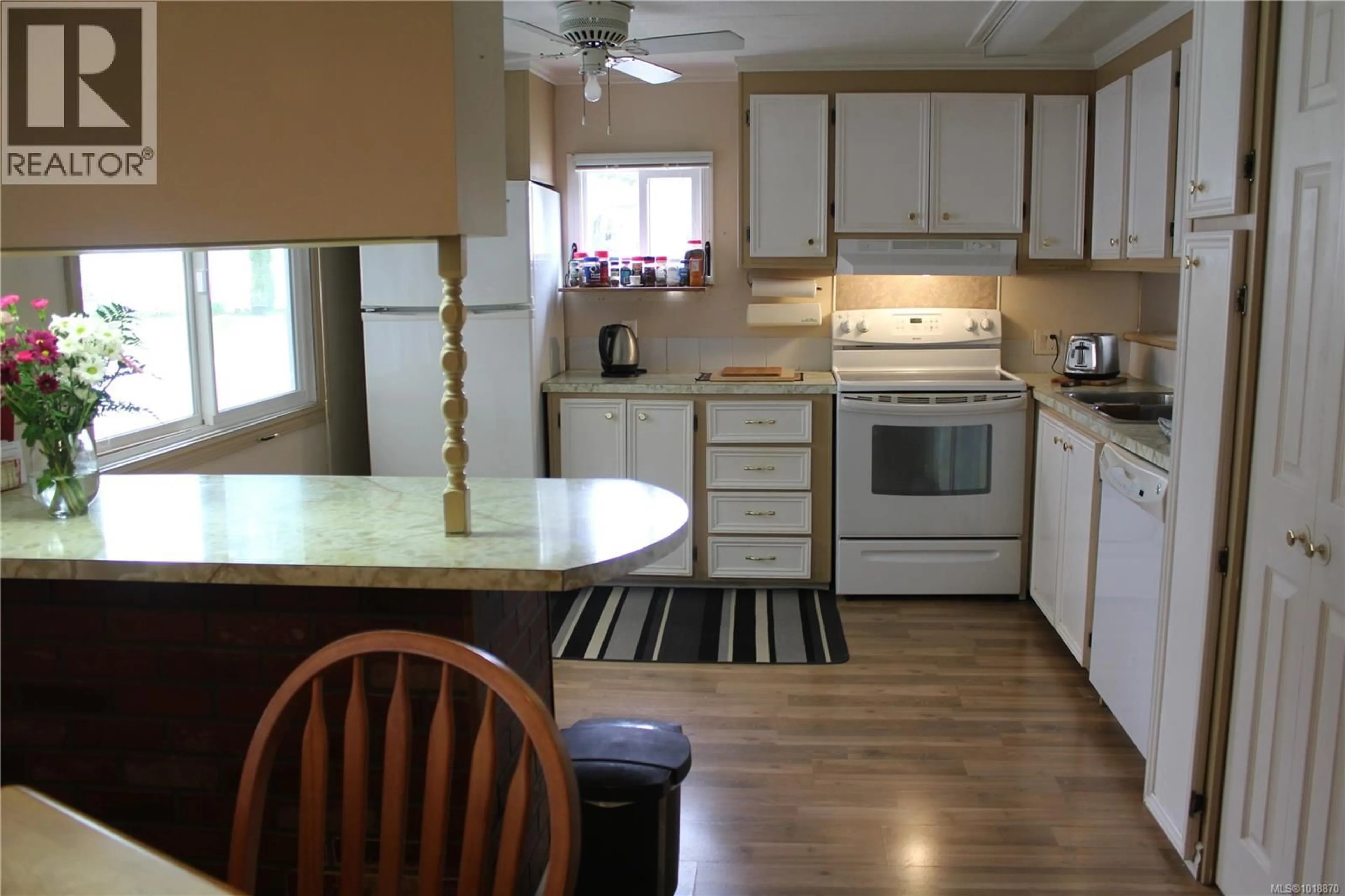 Standard kitchen, wood/laminate floor for 34 - 1160 SHELLBOURNE BOULEVARD, Campbell River British Columbia V9W5G5