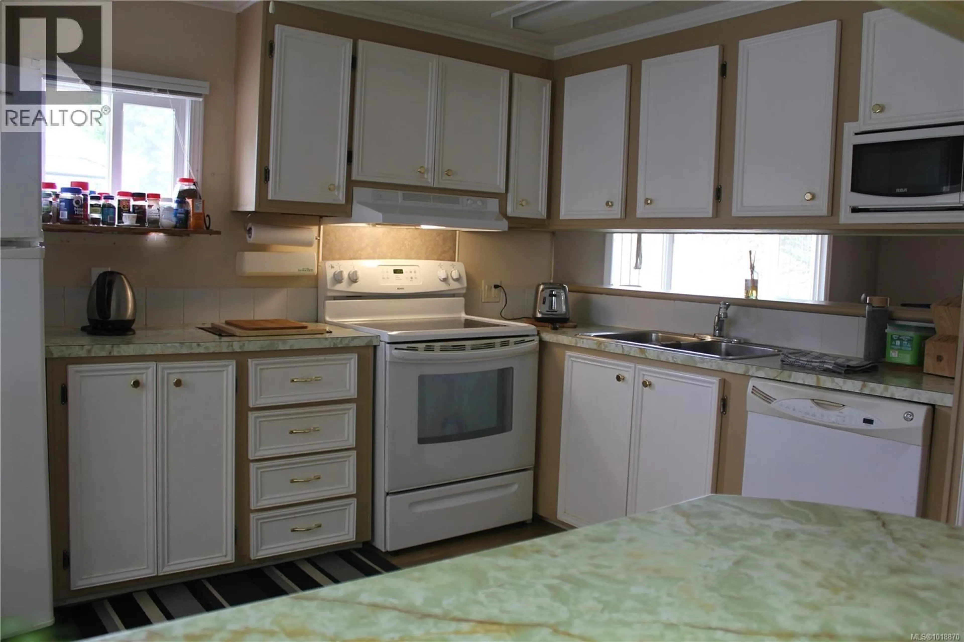 Standard kitchen, unknown for 34 - 1160 SHELLBOURNE BOULEVARD, Campbell River British Columbia V9W5G5
