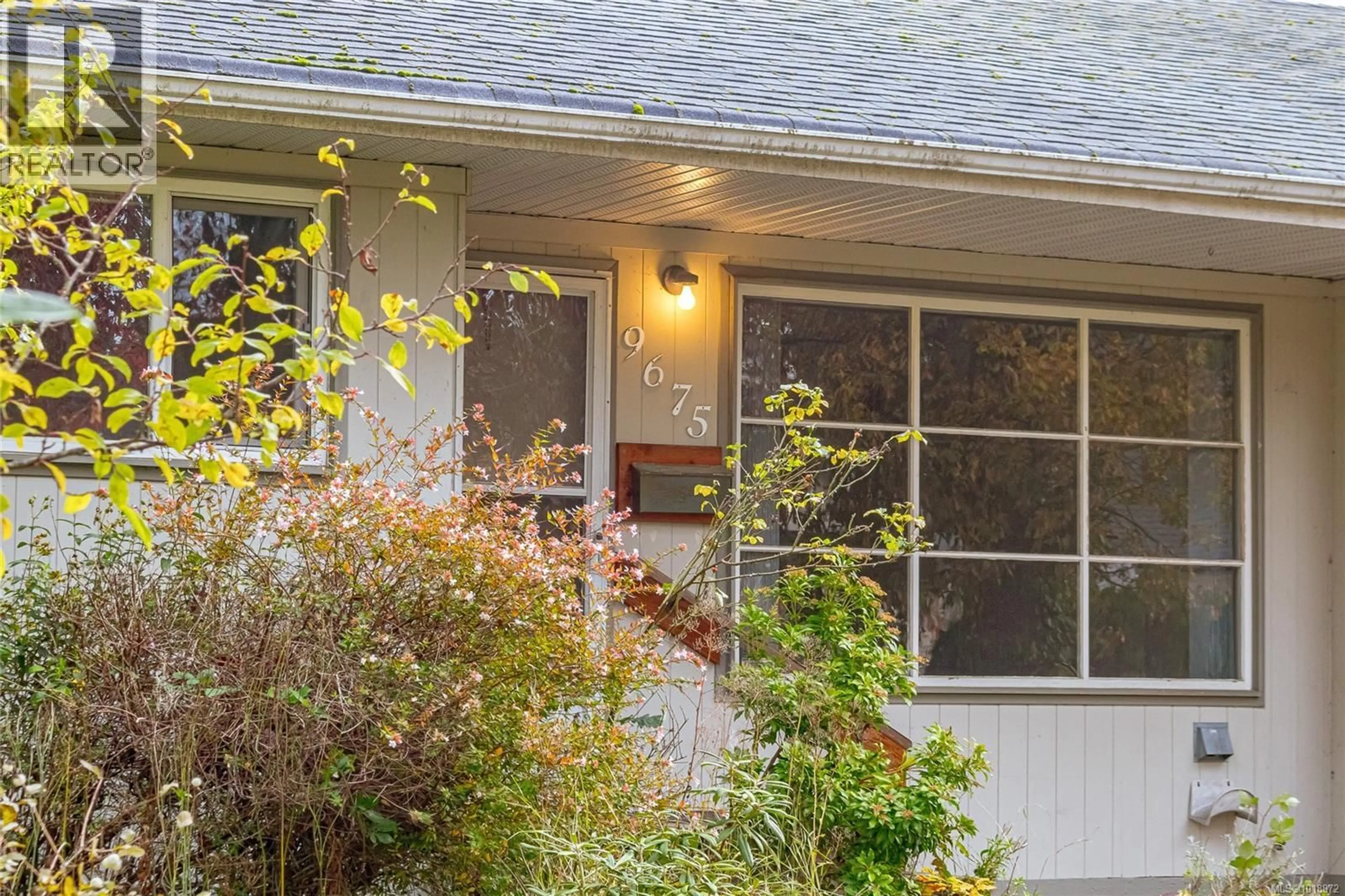 Patio, street for 9675 SIXTH STREET, Sidney British Columbia V8L2W3