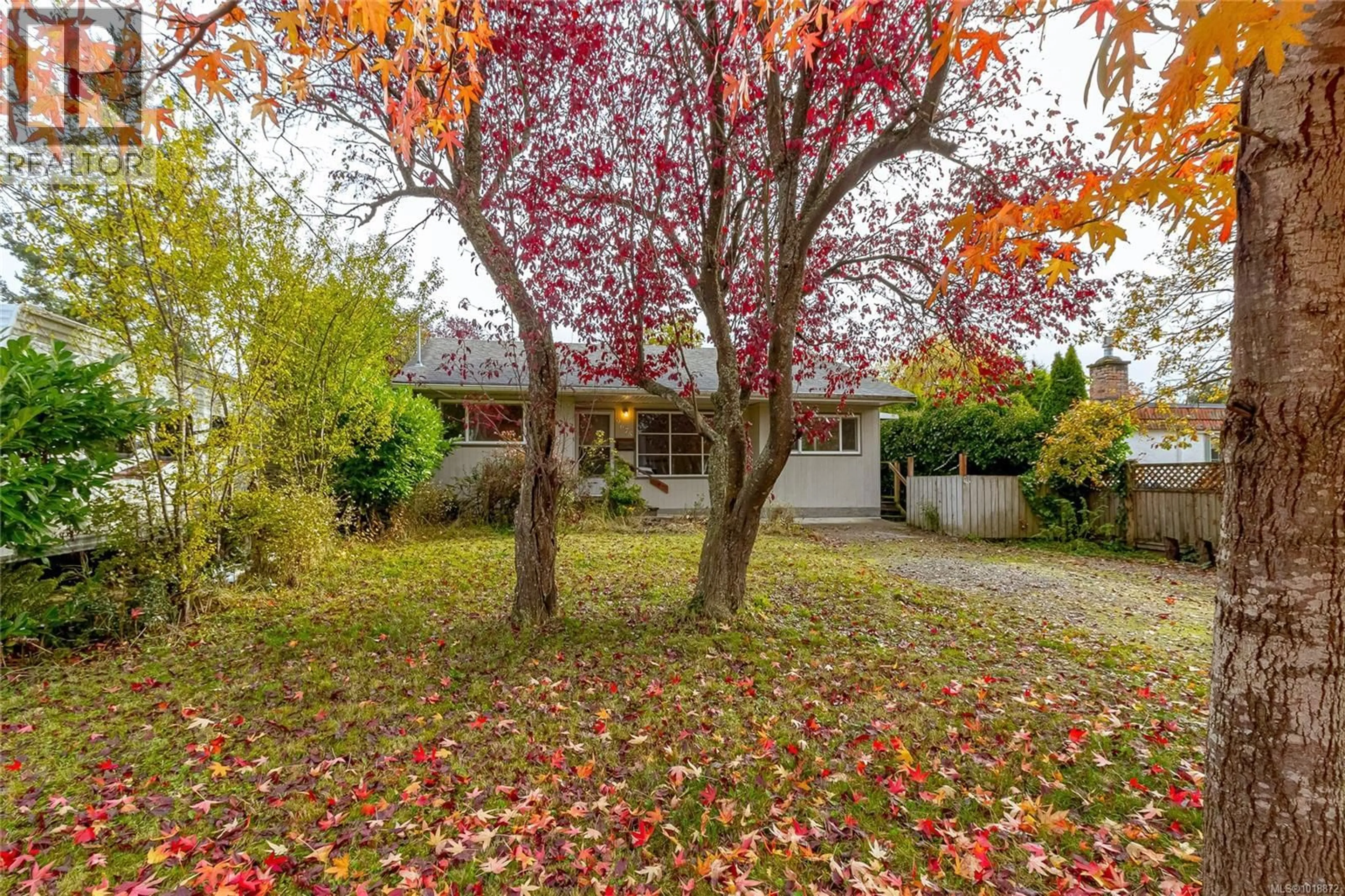 A pic from outside/outdoor area/front of a property/back of a property/a pic from drone, street for 9675 SIXTH STREET, Sidney British Columbia V8L2W3