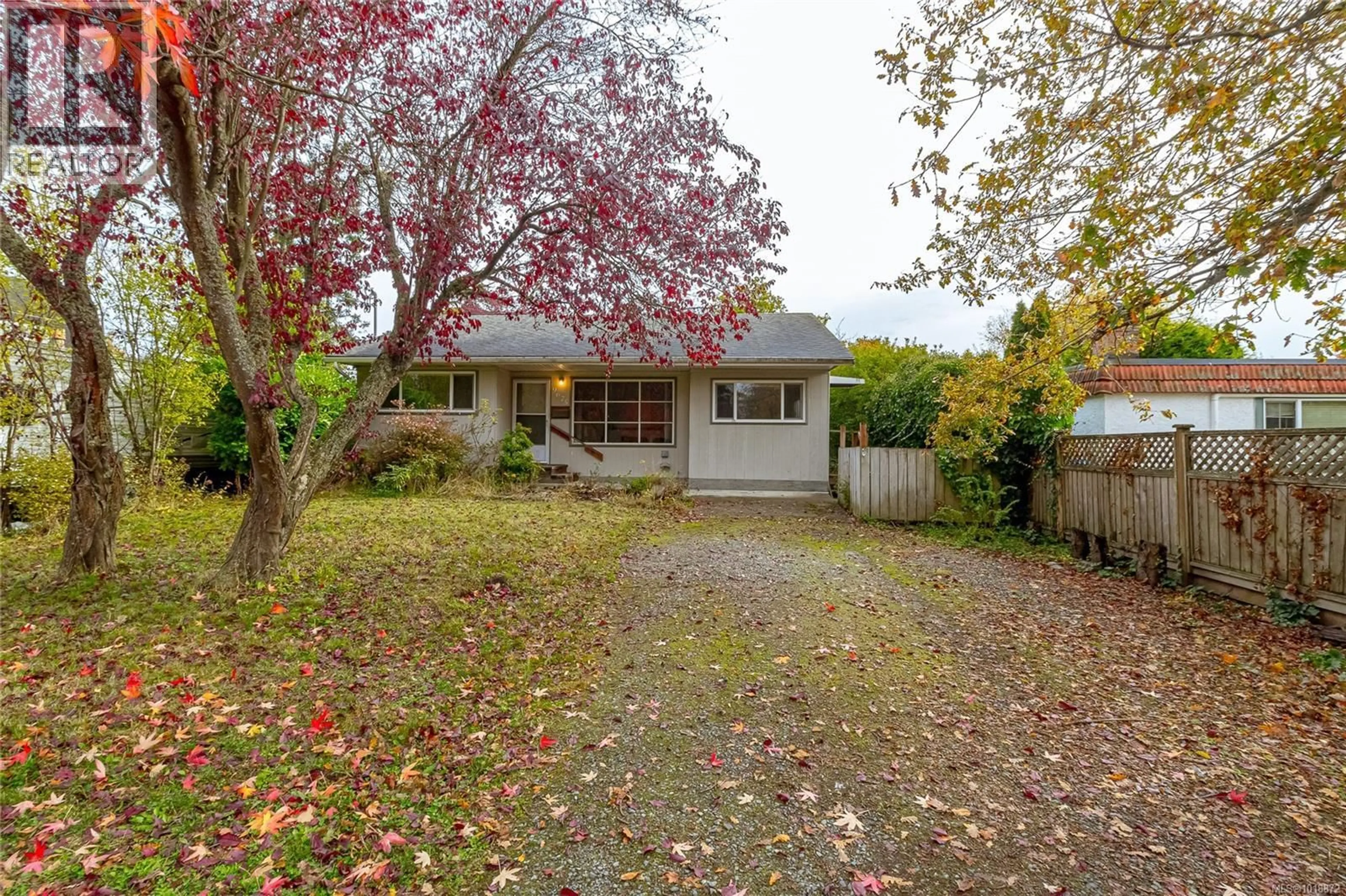 A pic from outside/outdoor area/front of a property/back of a property/a pic from drone, street for 9675 SIXTH STREET, Sidney British Columbia V8L2W3