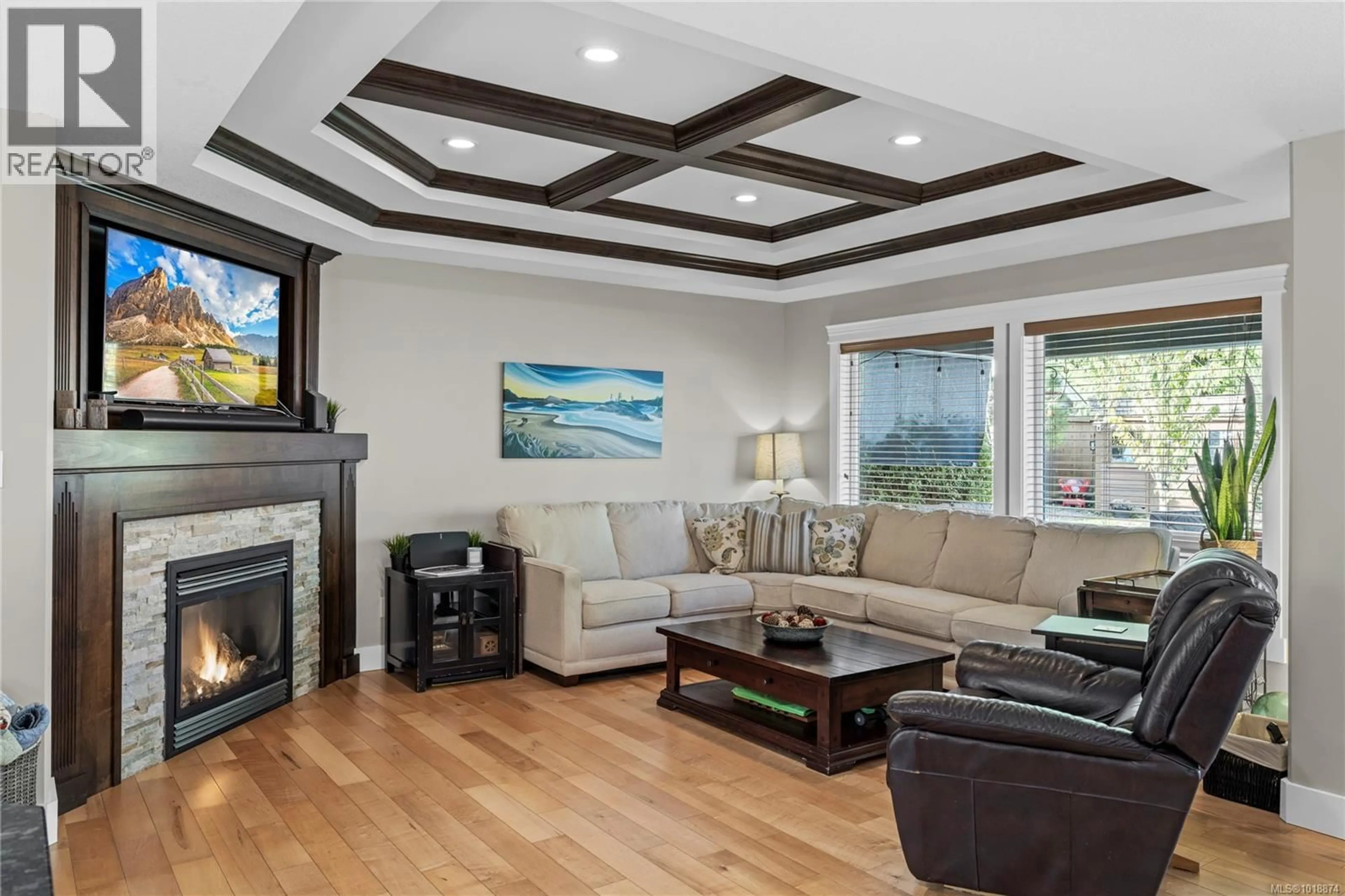 Living room with furniture, unknown for 917 WALLY'S WAY, Parksville British Columbia V9P0B6