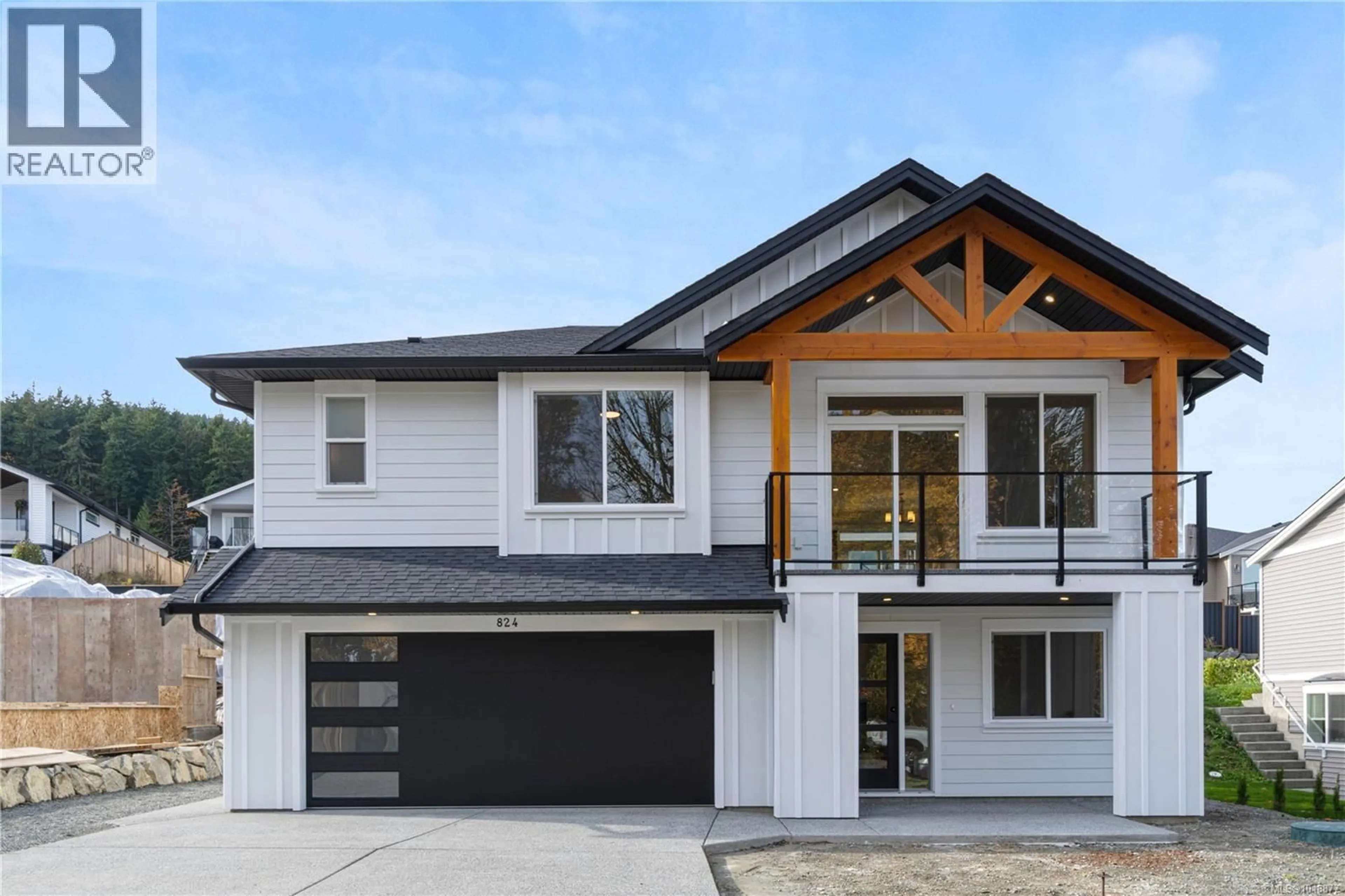 Home with vinyl exterior material, street for 824 RUSSELL ROAD, Ladysmith British Columbia V9G1W4