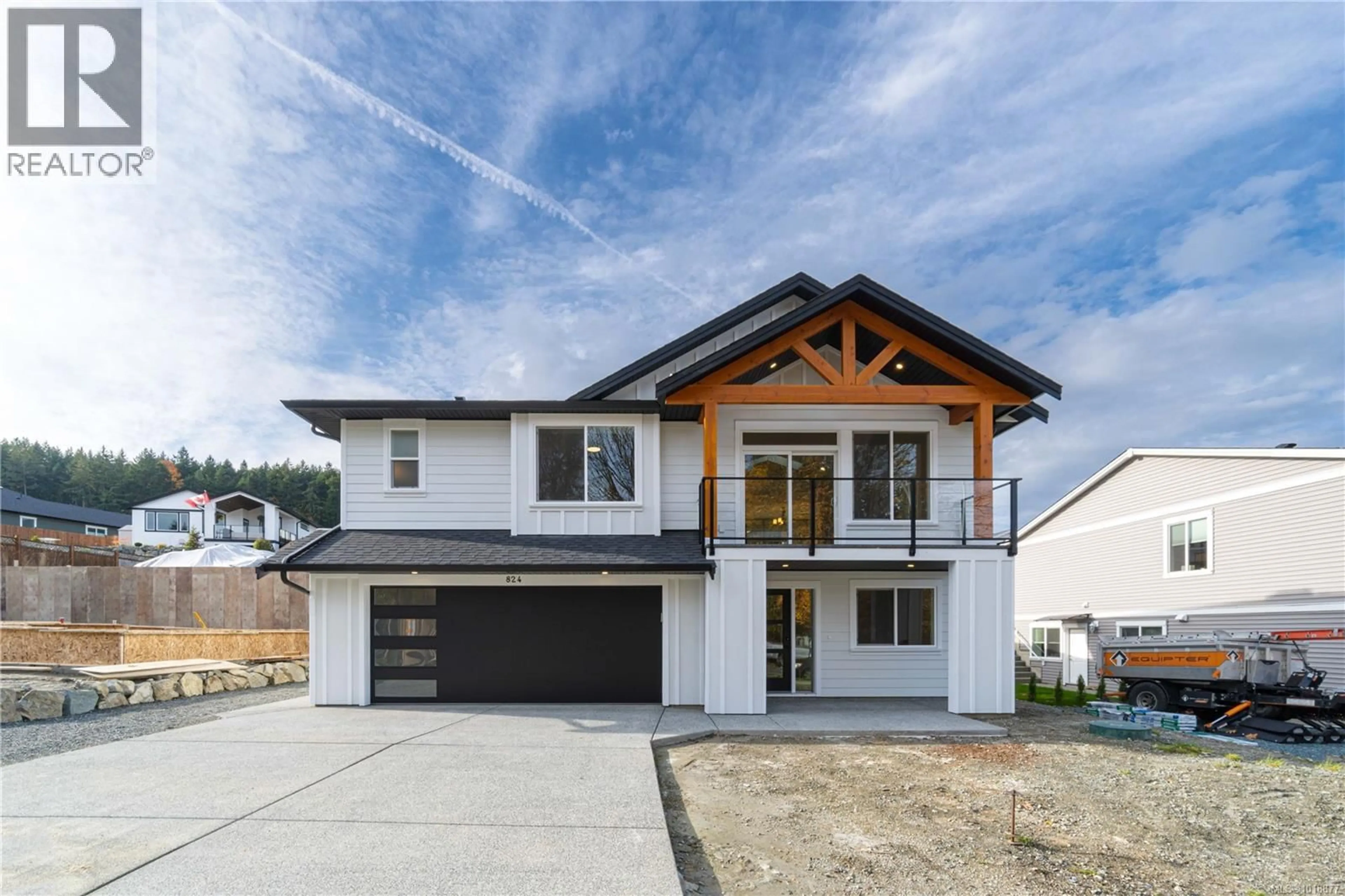 Home with vinyl exterior material, street for 824 RUSSELL ROAD, Ladysmith British Columbia V9G1W4