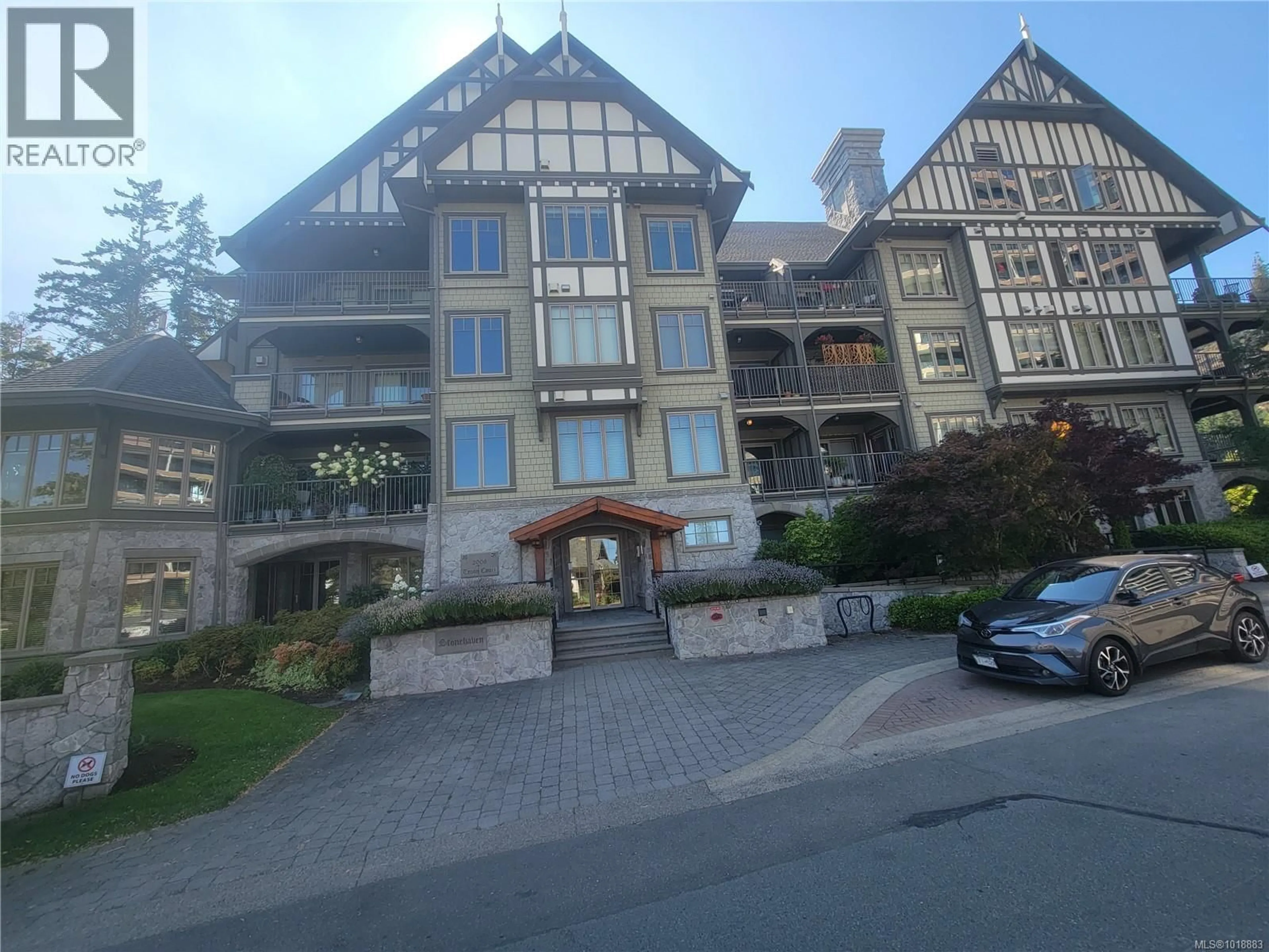 Blurry image for 205 - 2006 TROON COURT, Langford British Columbia V9B6T4