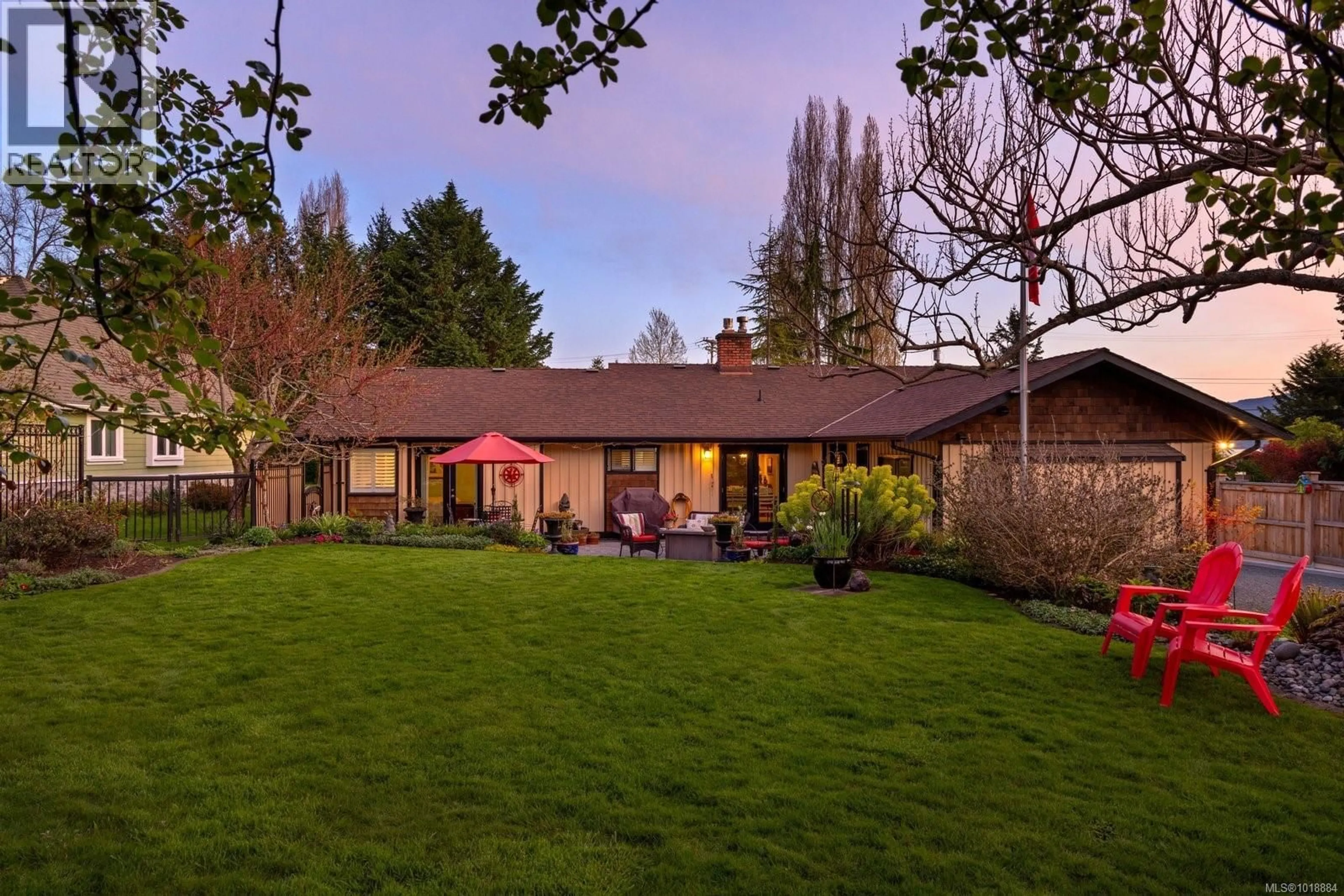 A pic from outside/outdoor area/front of a property/back of a property/a pic from drone, unknown for 10807 MADRONA DRIVE, North Saanich British Columbia V8L5P1