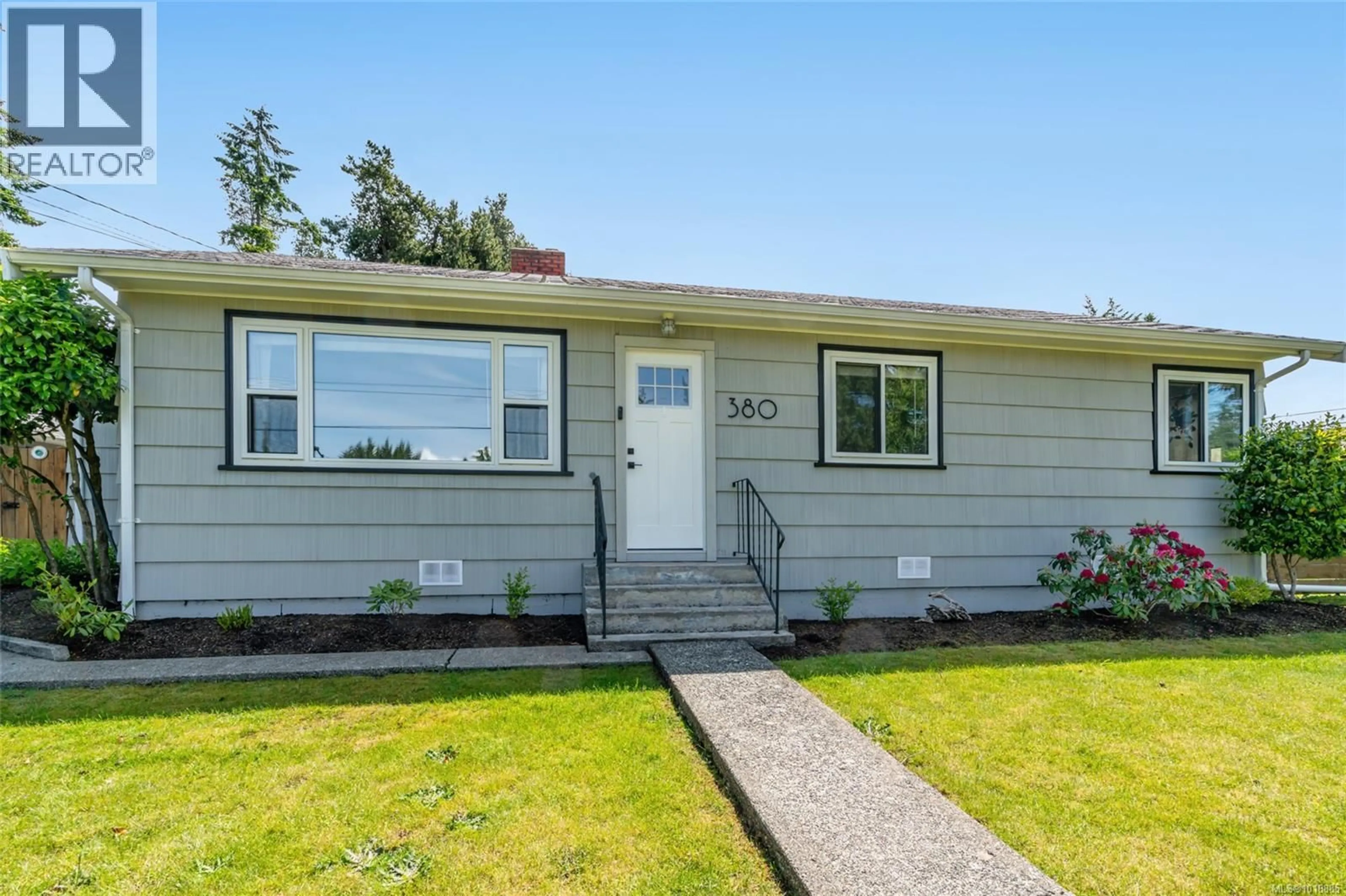 Home with vinyl exterior material, street for 380 HIRST AVENUE WEST, Parksville British Columbia V9P1K4